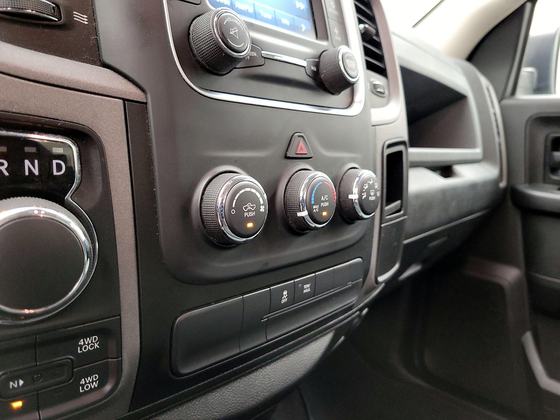 Thumbnail: 2019 RAM 1500 Classic - 16