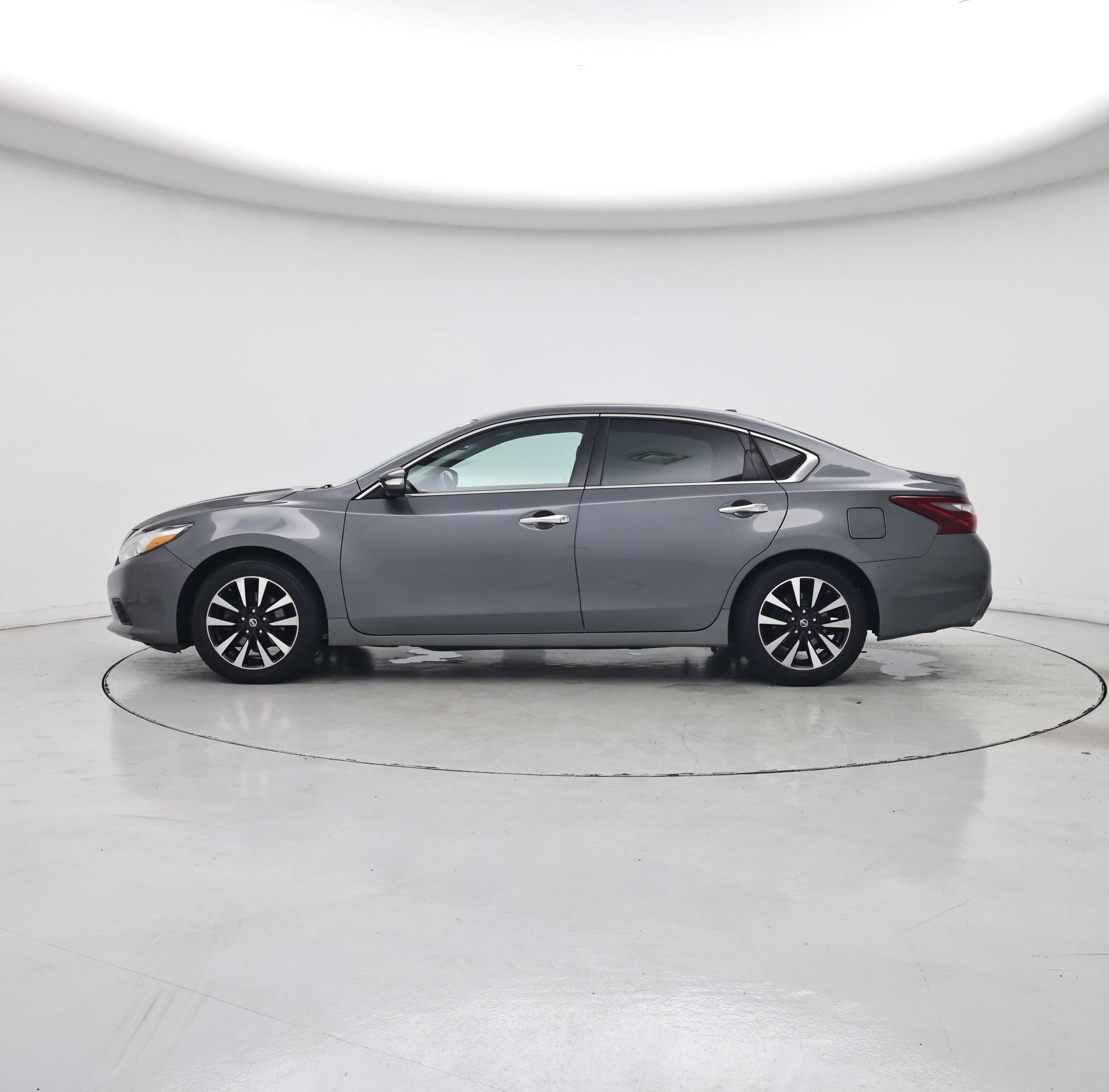 Thumbnail: 2018 Nissan Altima - 3