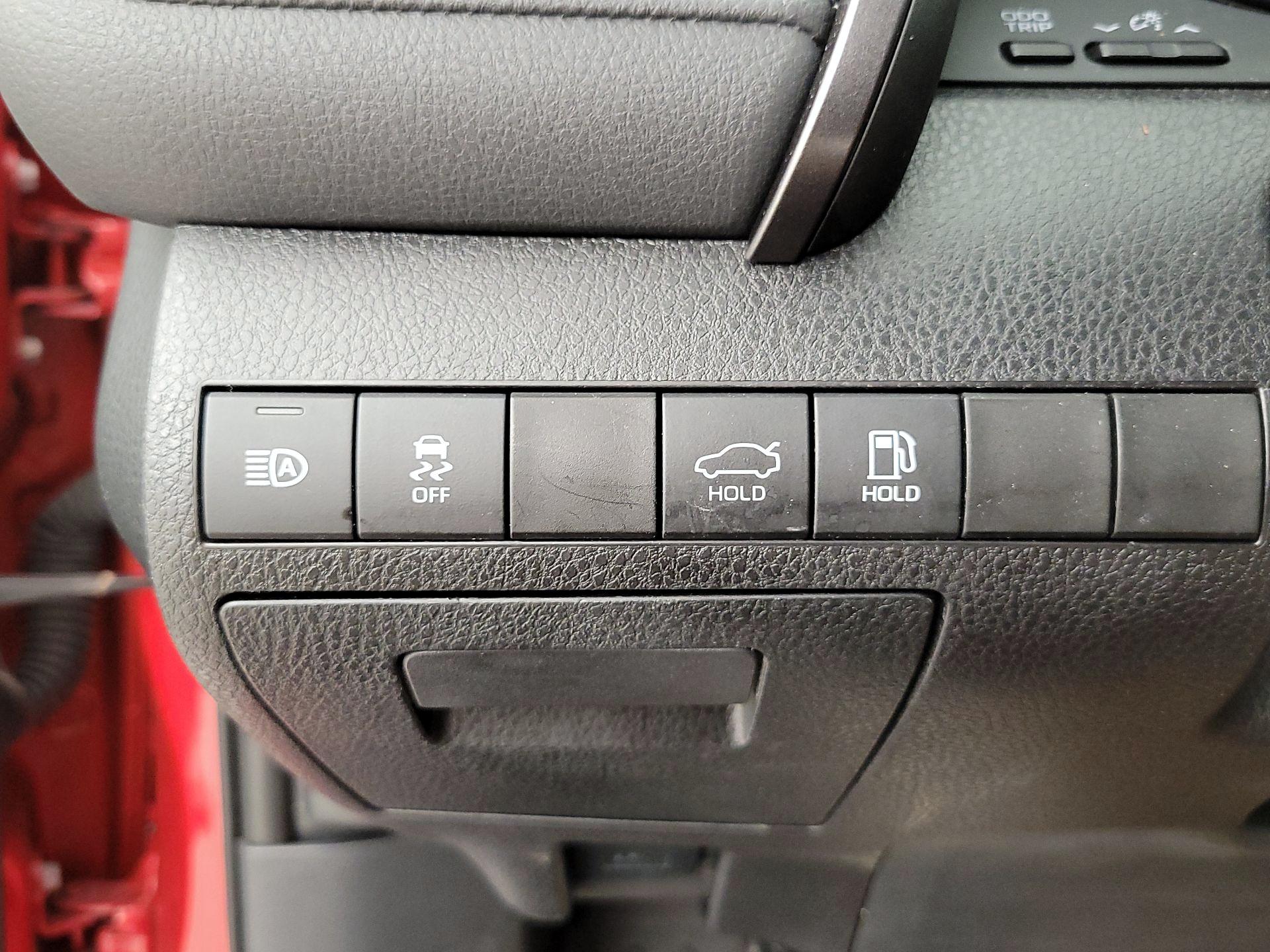 Thumbnail: 2019 Toyota Camry - 13