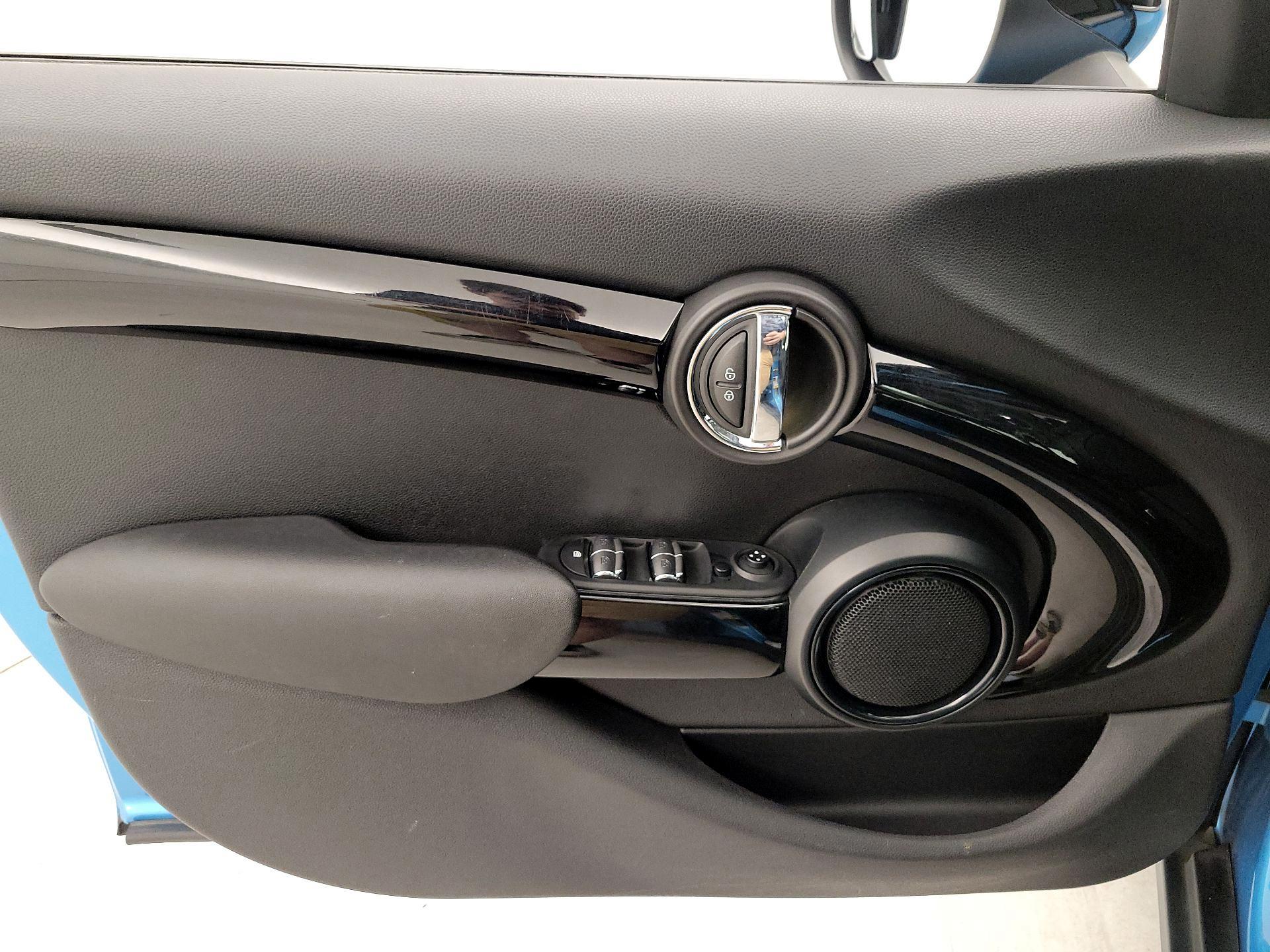 Thumbnail: 2019 MINI Cooper Hardtop - 12