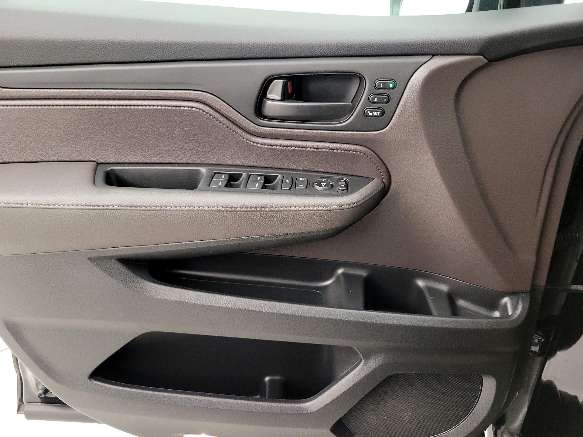 Thumbnail: 2019 Honda Odyssey - 12