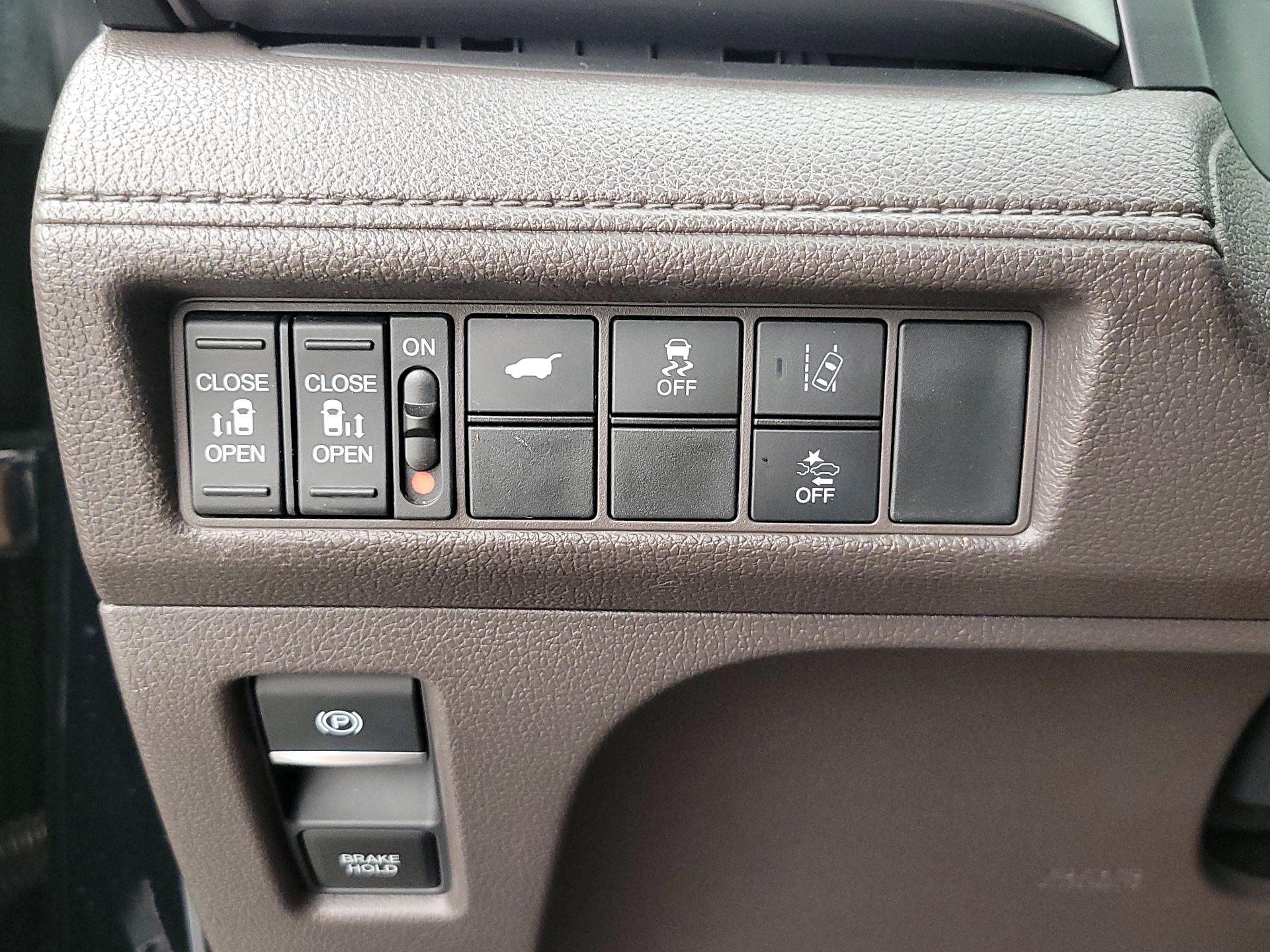 Thumbnail: 2019 Honda Odyssey - 13