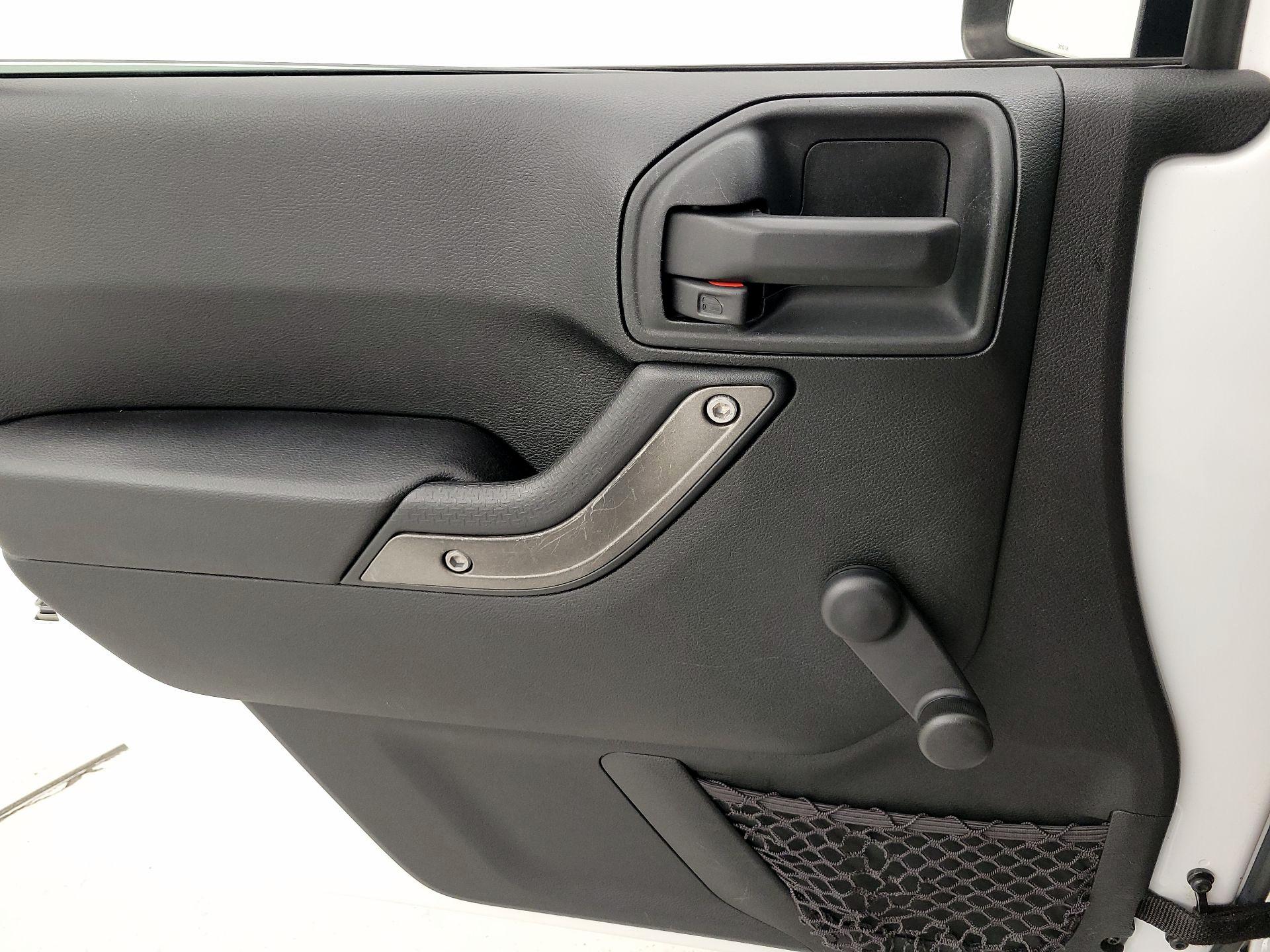 Thumbnail: 2017 Jeep Wrangler - 12