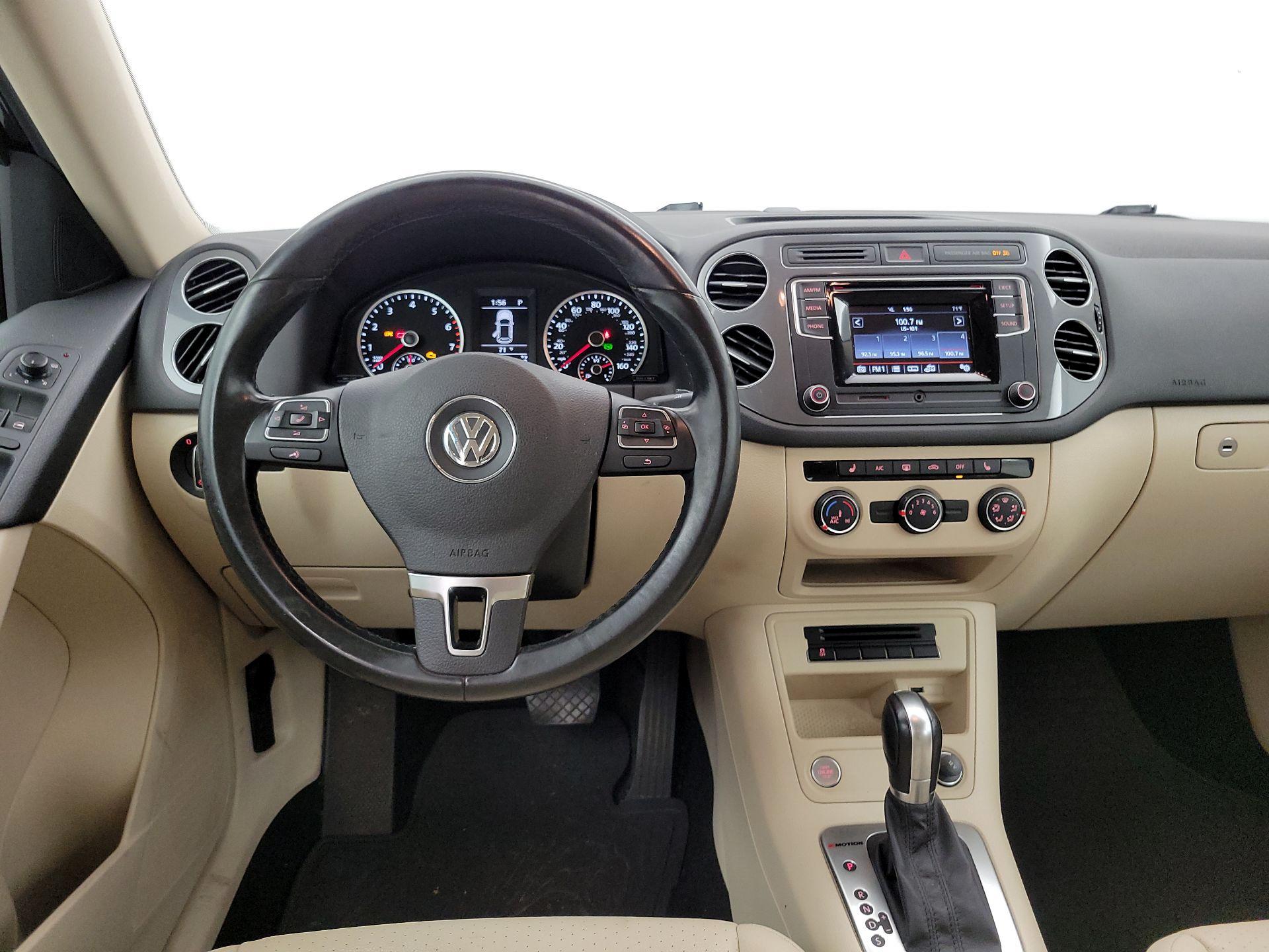 Thumbnail: 2016 Volkswagen Tiguan - 10