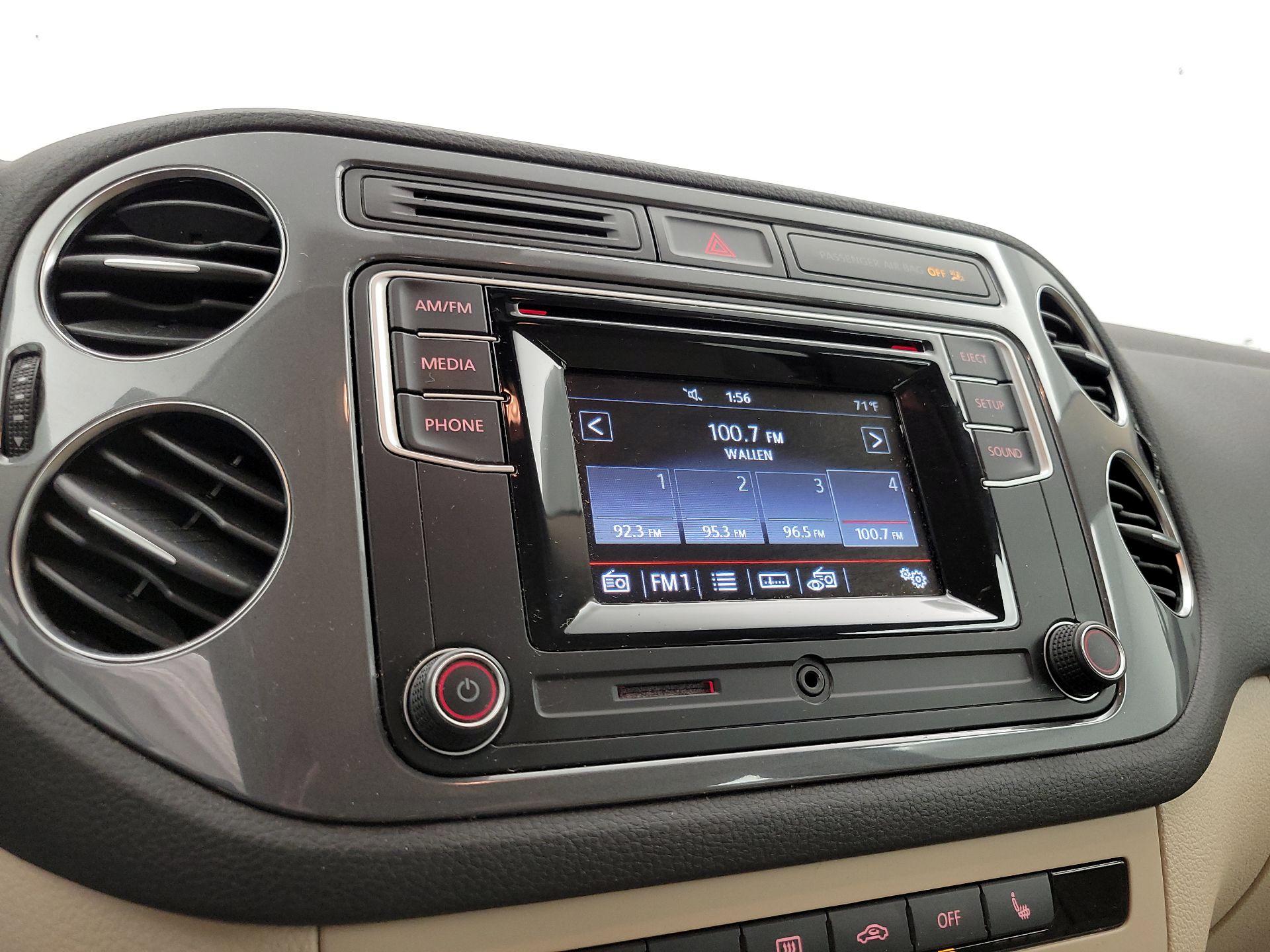 Thumbnail: 2016 Volkswagen Tiguan - 15