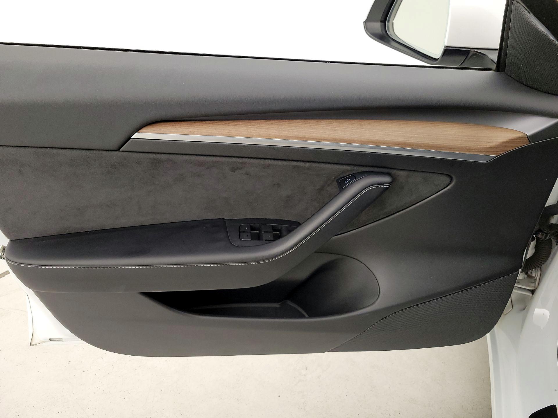 Thumbnail: 2021 Tesla Model 3 - 12