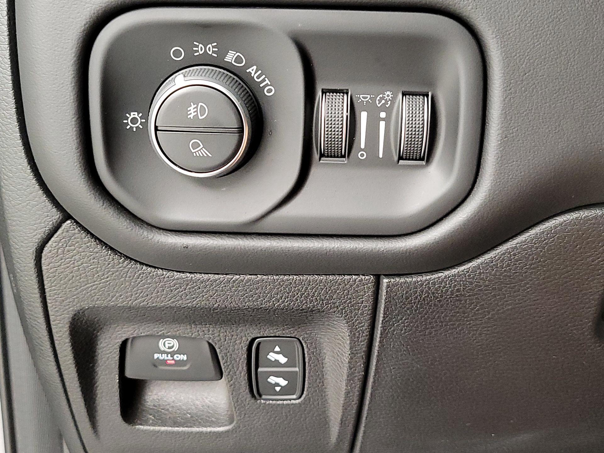 Thumbnail: 2019 RAM 1500 - 13