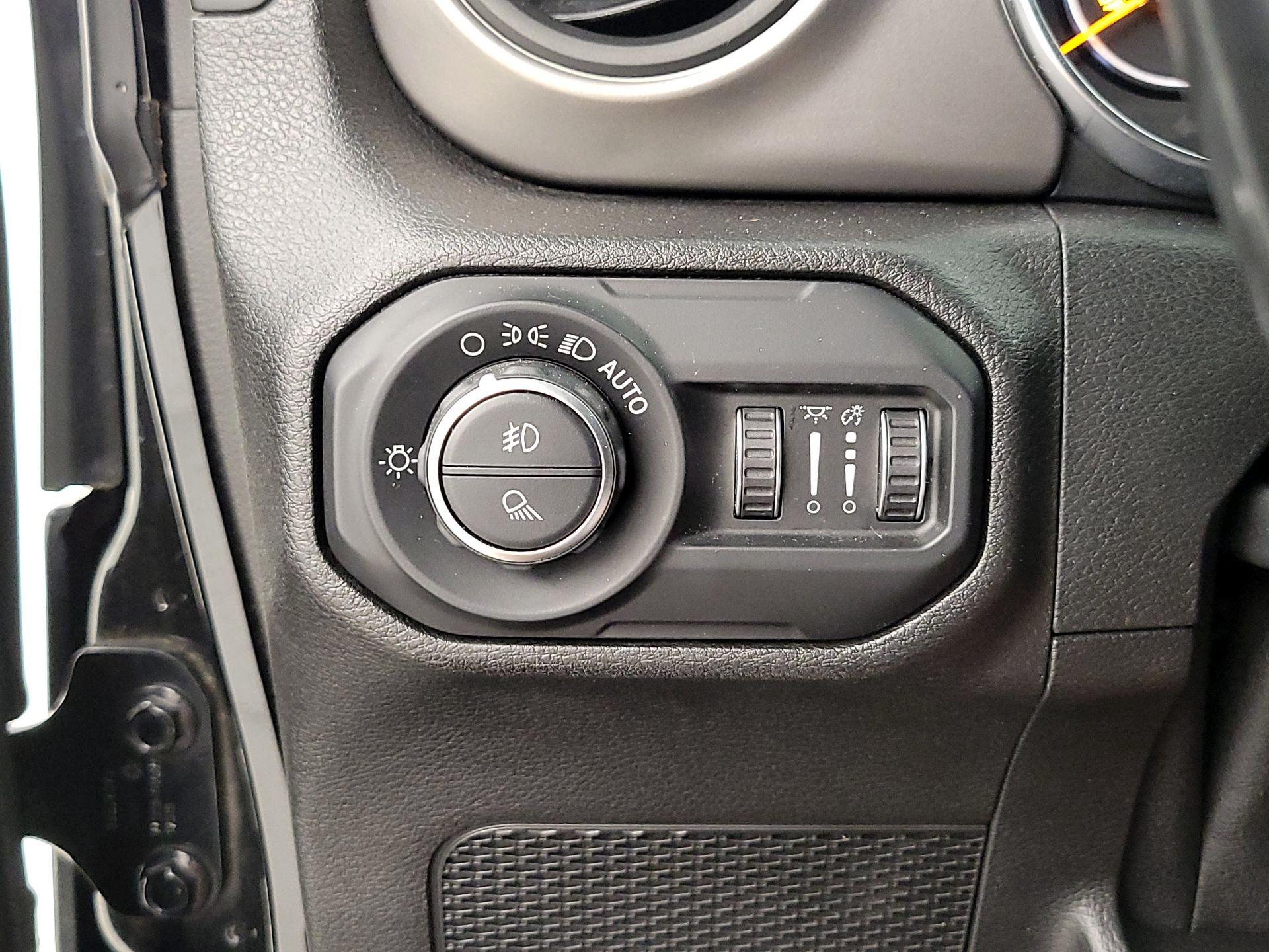 Thumbnail: 2020 Jeep Gladiator - 13
