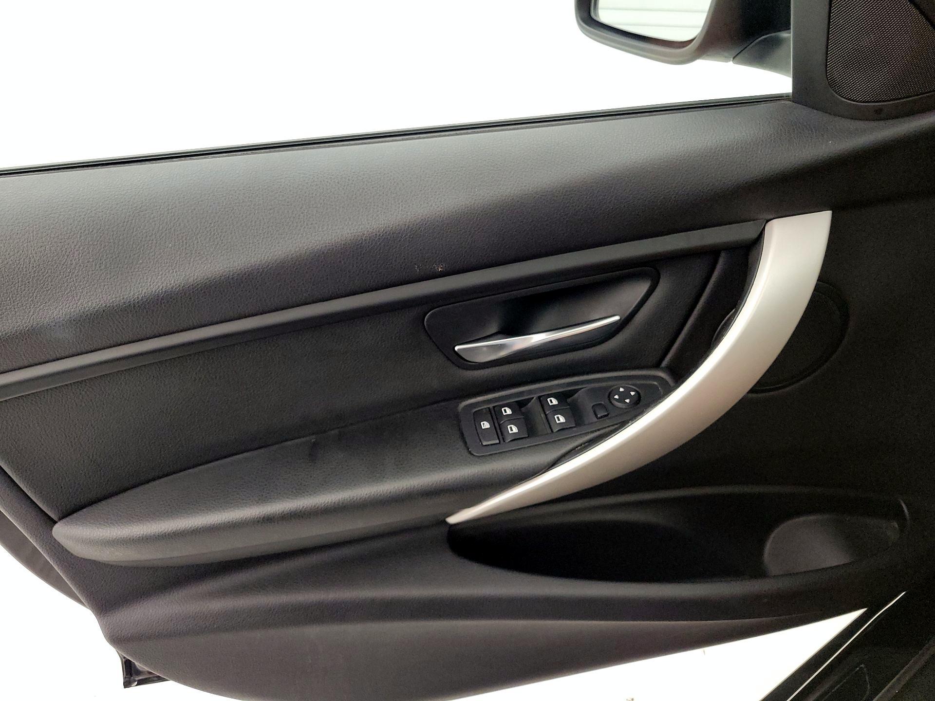 Thumbnail: 2015 BMW 3 Series - 12