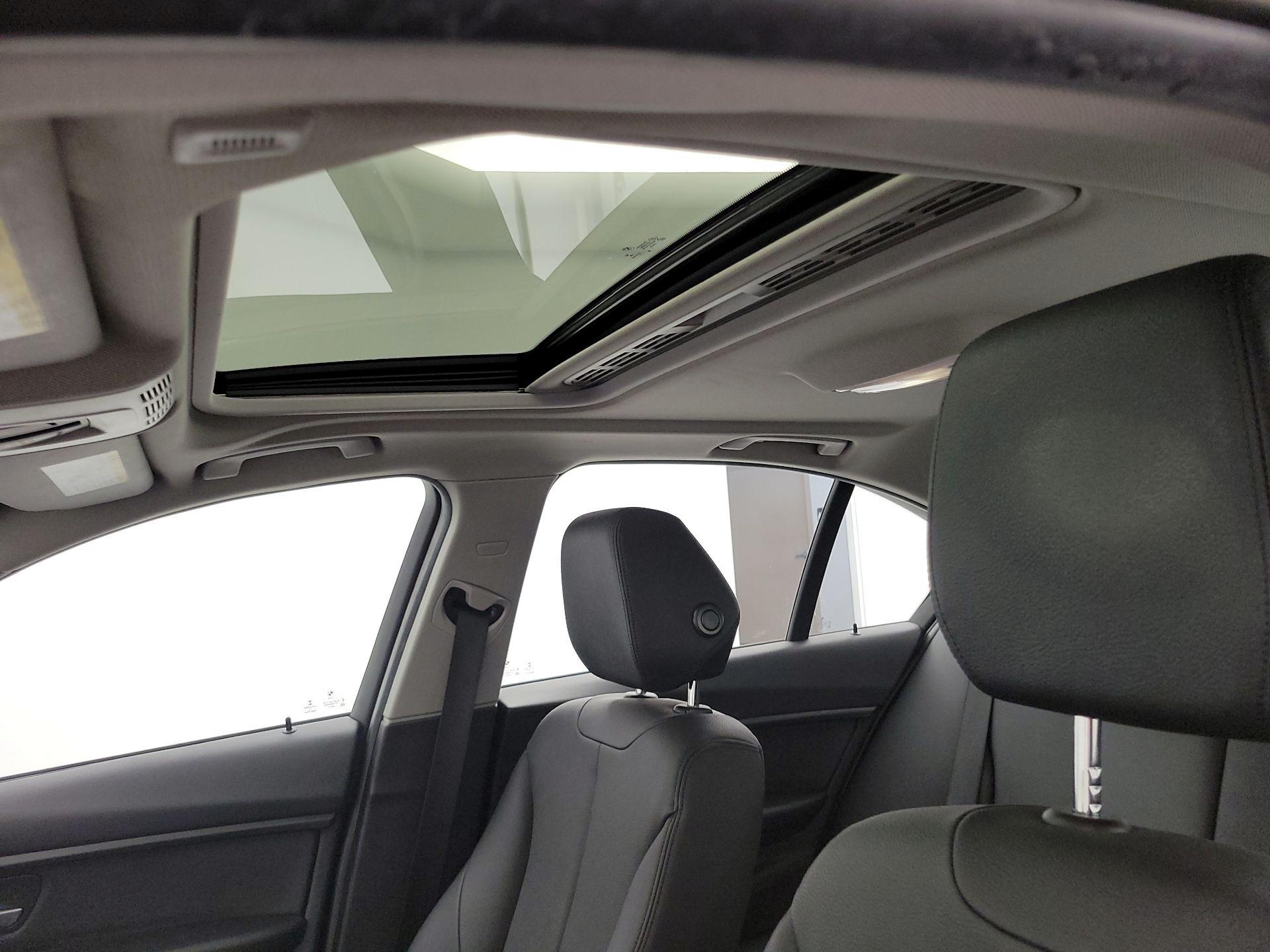 Thumbnail: 2015 BMW 3 Series - 20