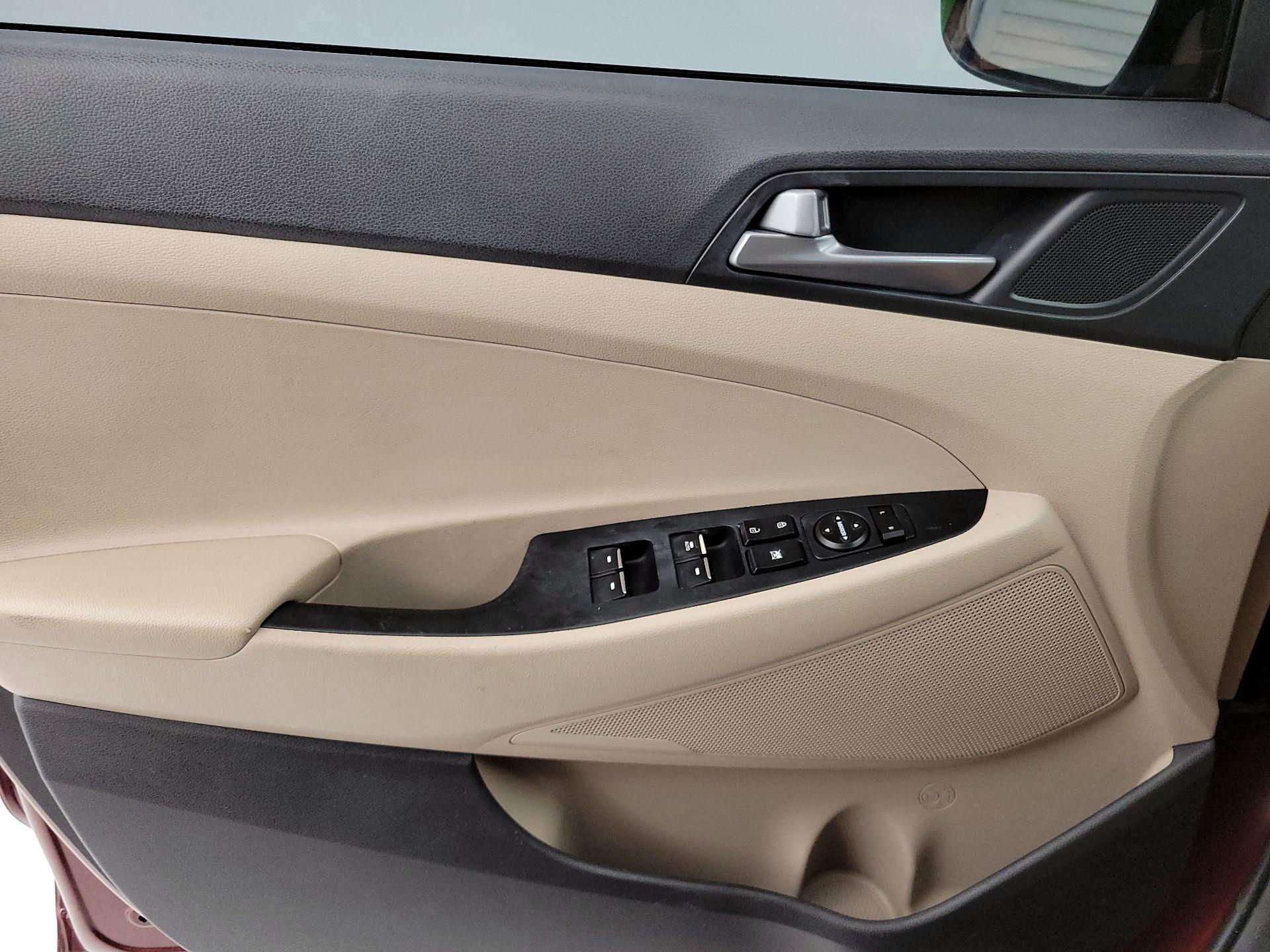 Thumbnail: 2016 Hyundai Tucson - 12