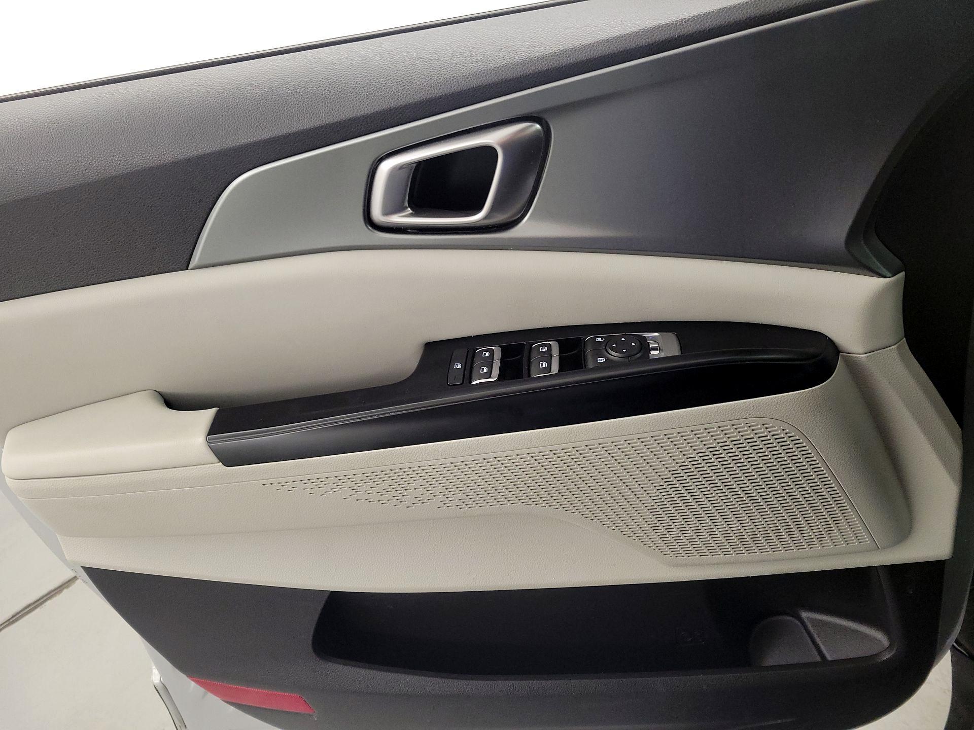 Thumbnail: 2022 Kia Carnival - 12