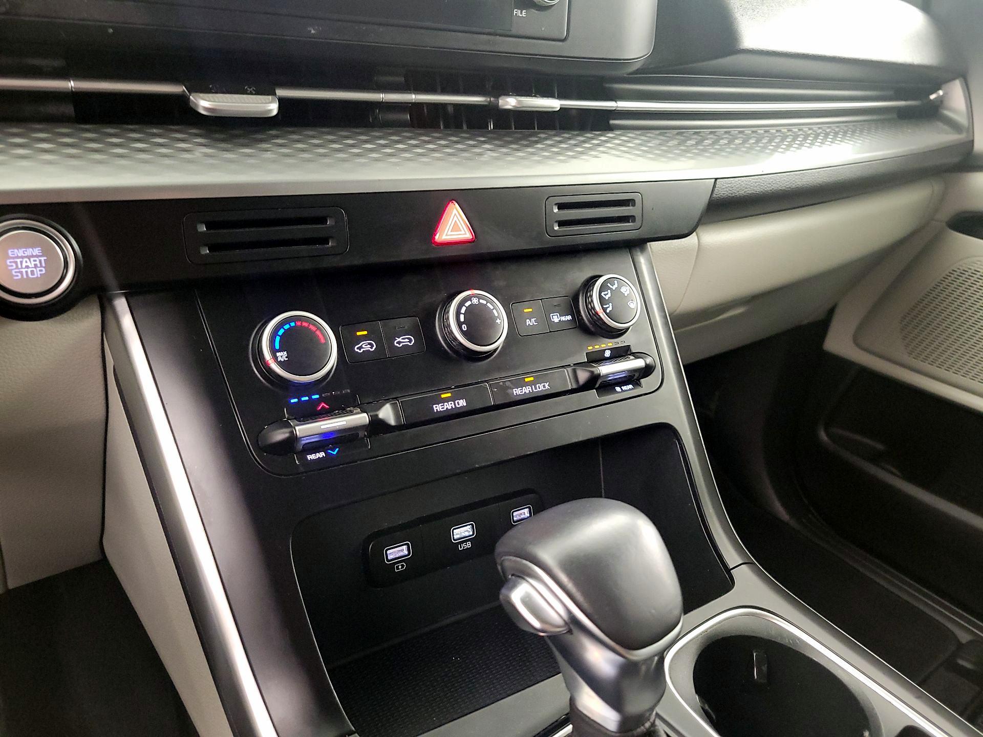 Thumbnail: 2022 Kia Carnival - 16