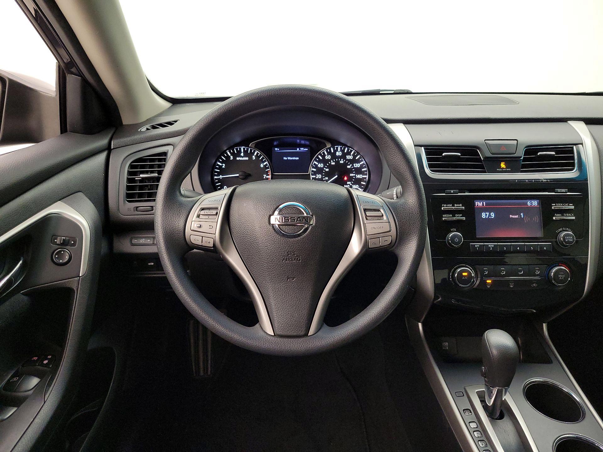 Thumbnail: 2015 Nissan Altima - 10