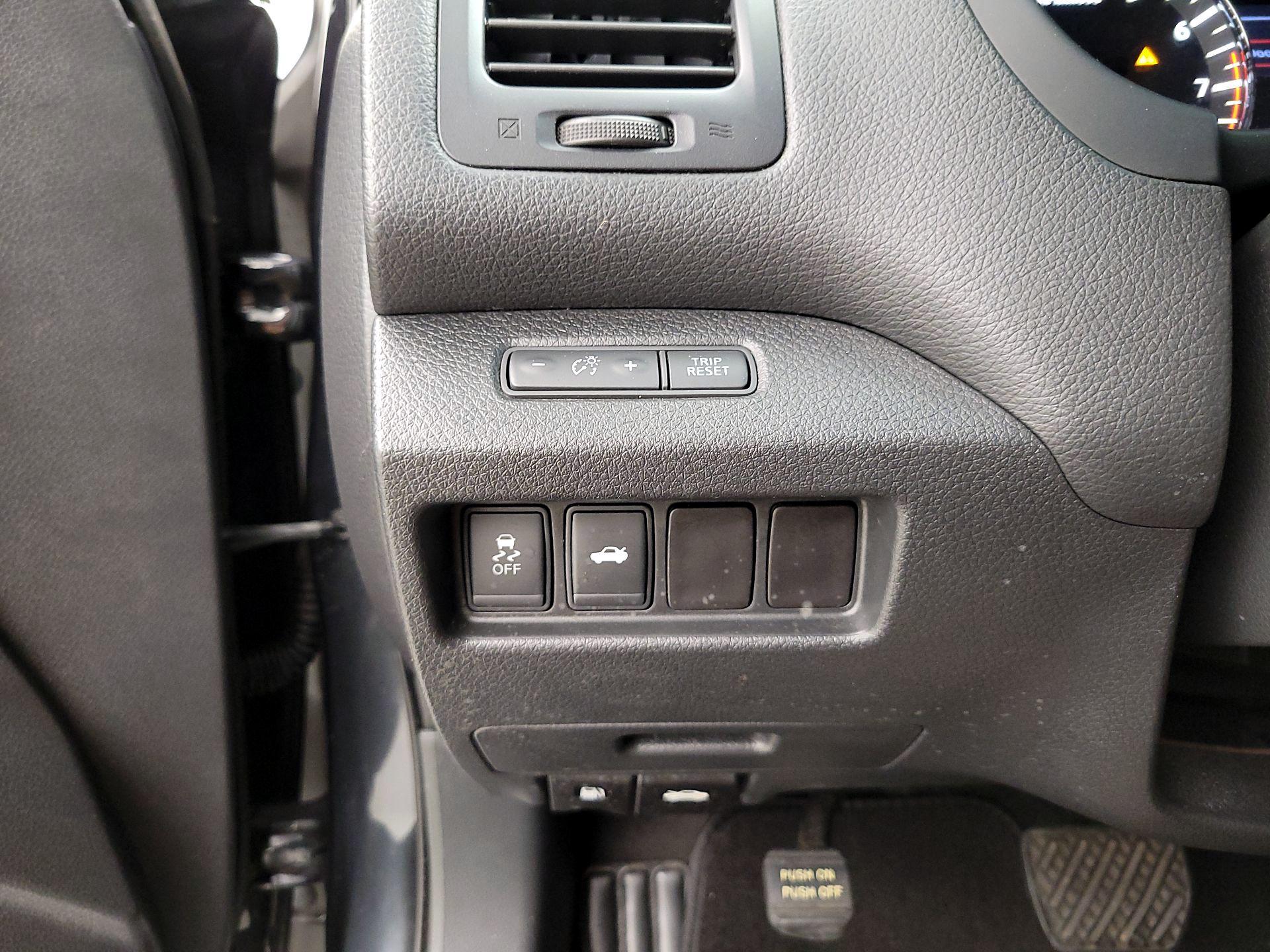 Thumbnail: 2015 Nissan Altima - 13