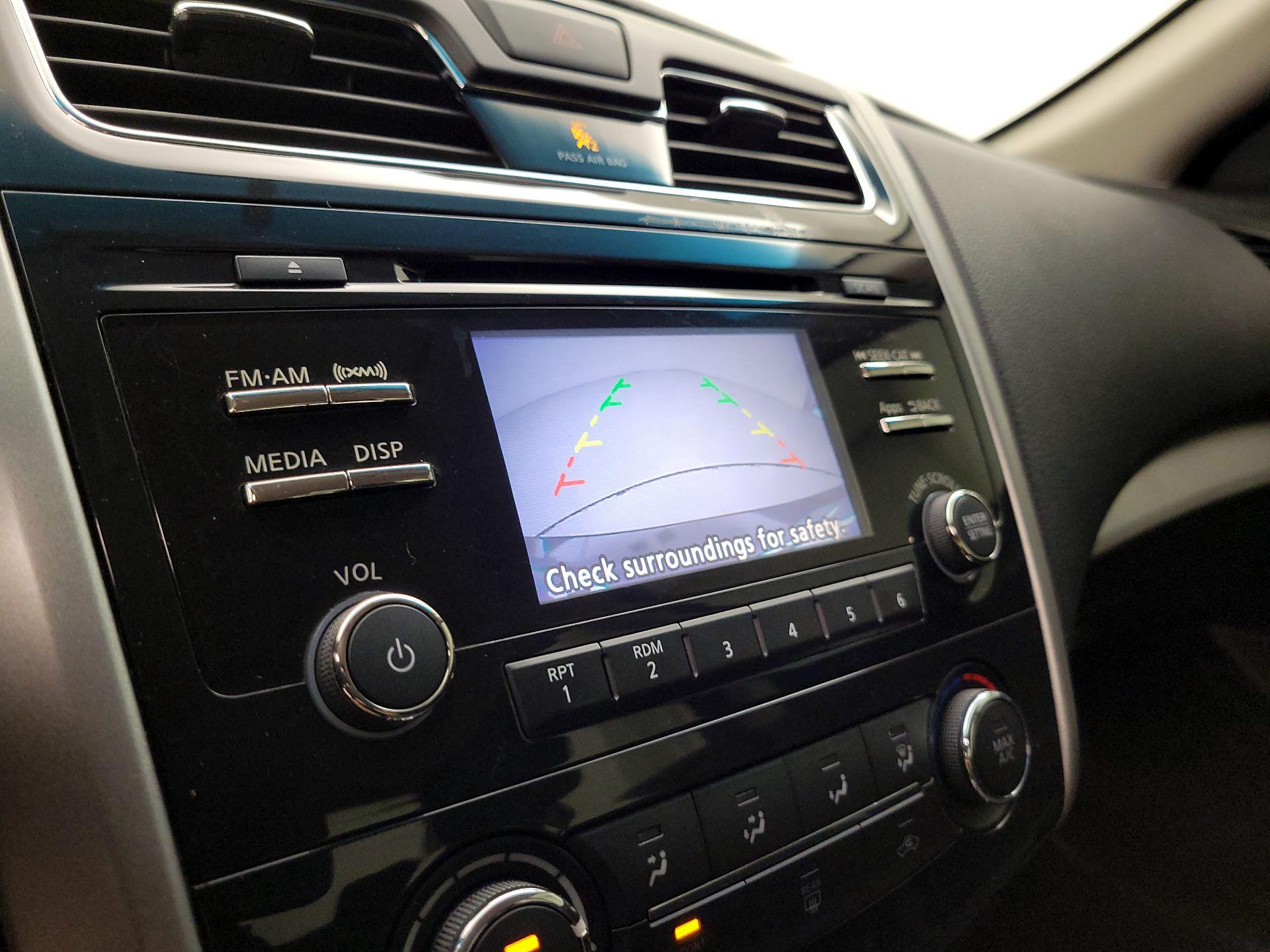Thumbnail: 2015 Nissan Altima - 14