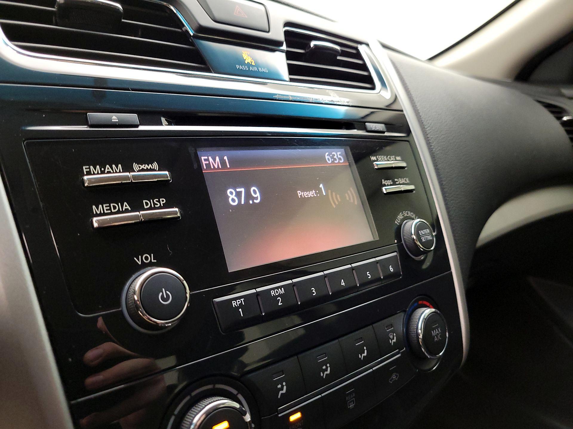 Thumbnail: 2015 Nissan Altima - 15