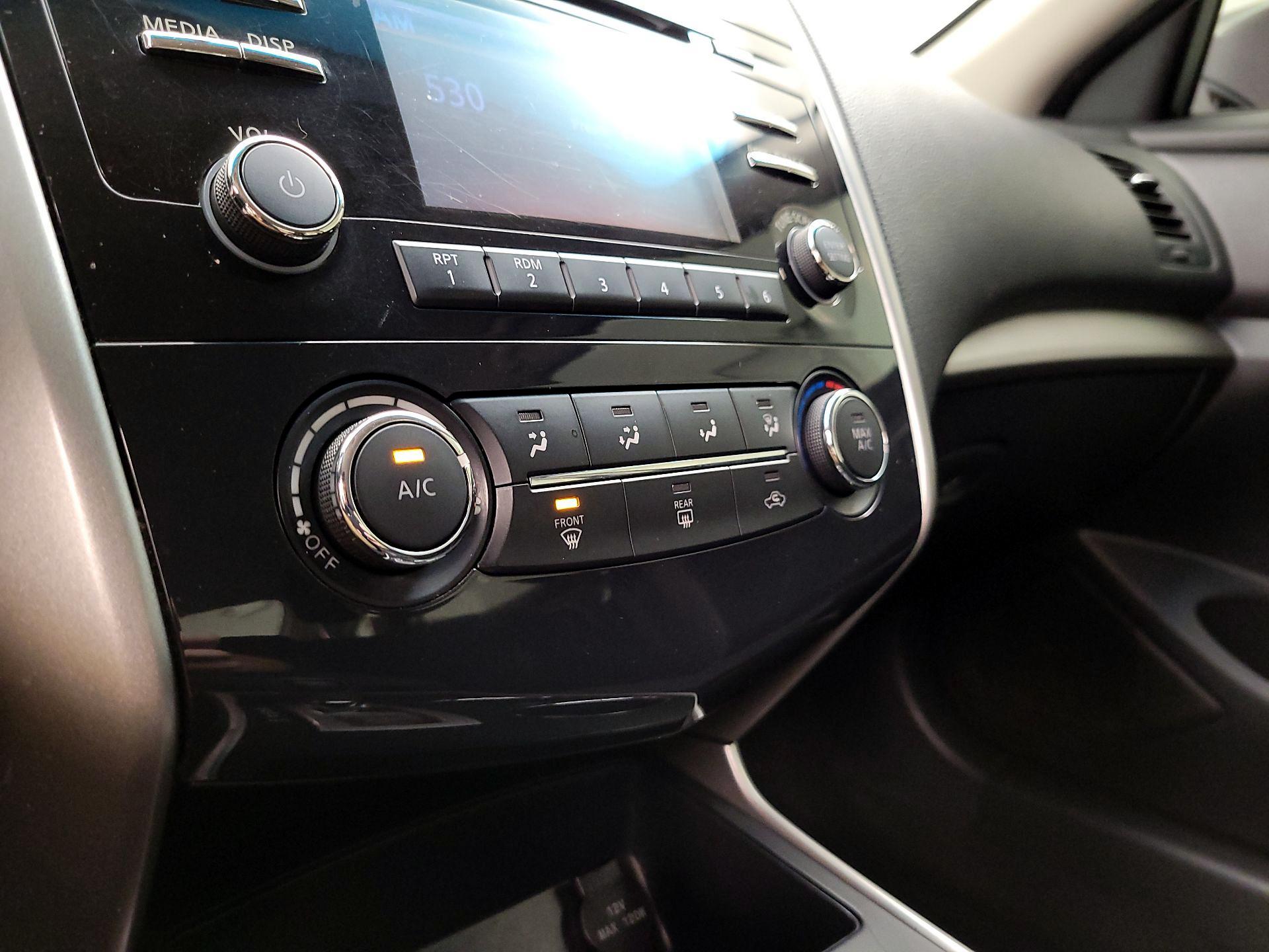 Thumbnail: 2015 Nissan Altima - 16