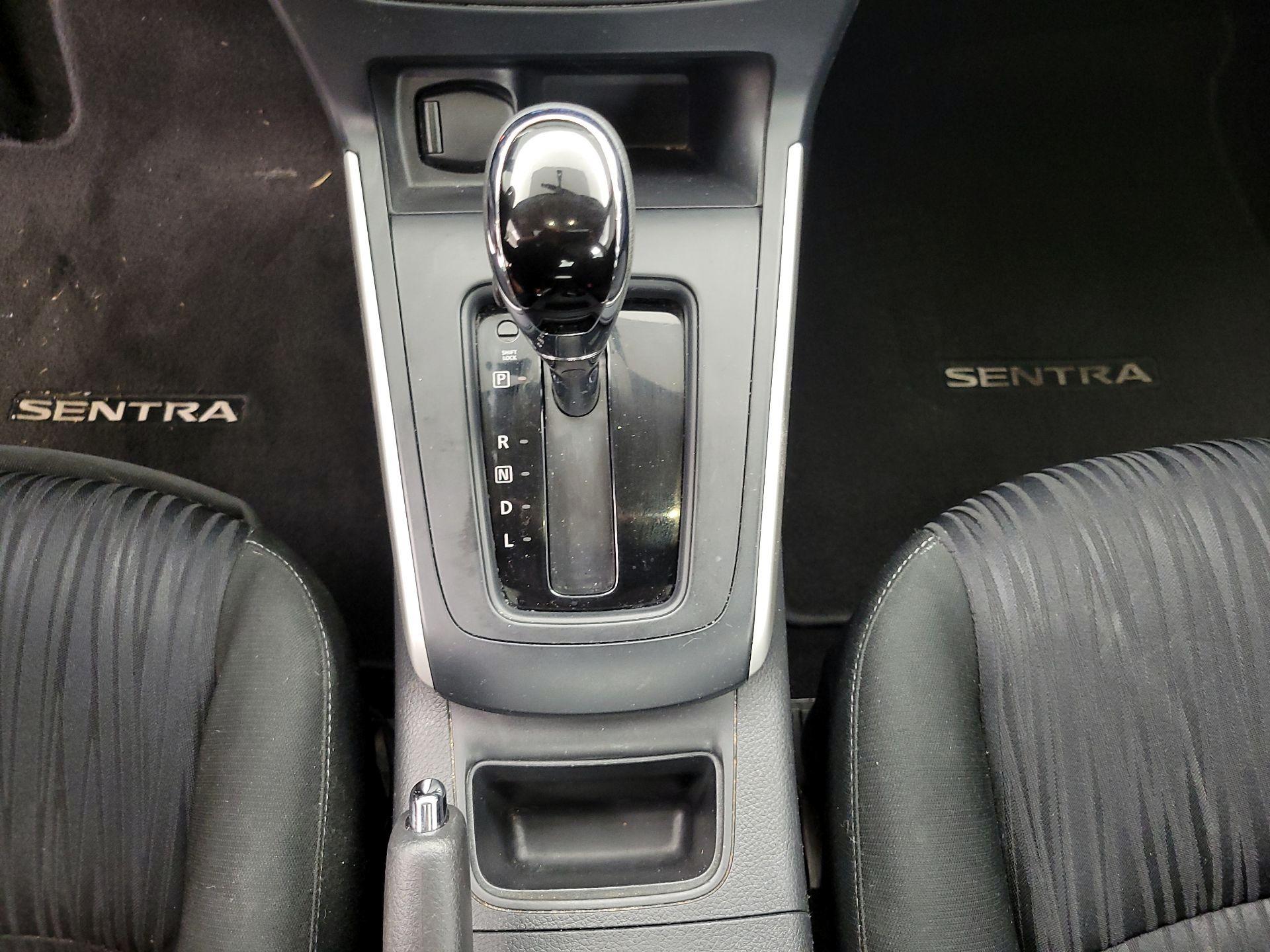 Thumbnail: 2019 Nissan Sentra - 17