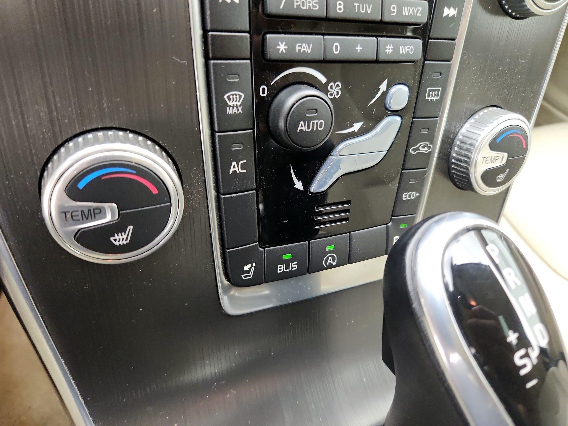 Thumbnail: 2015 Volvo S60 - 15