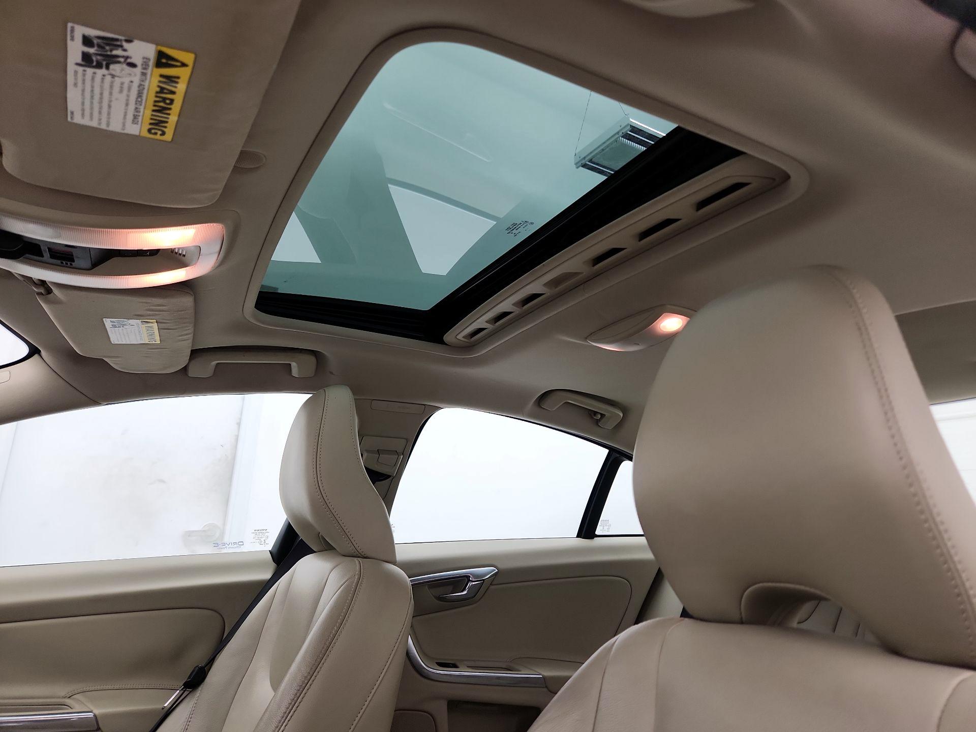 Thumbnail: 2015 Volvo S60 - 18