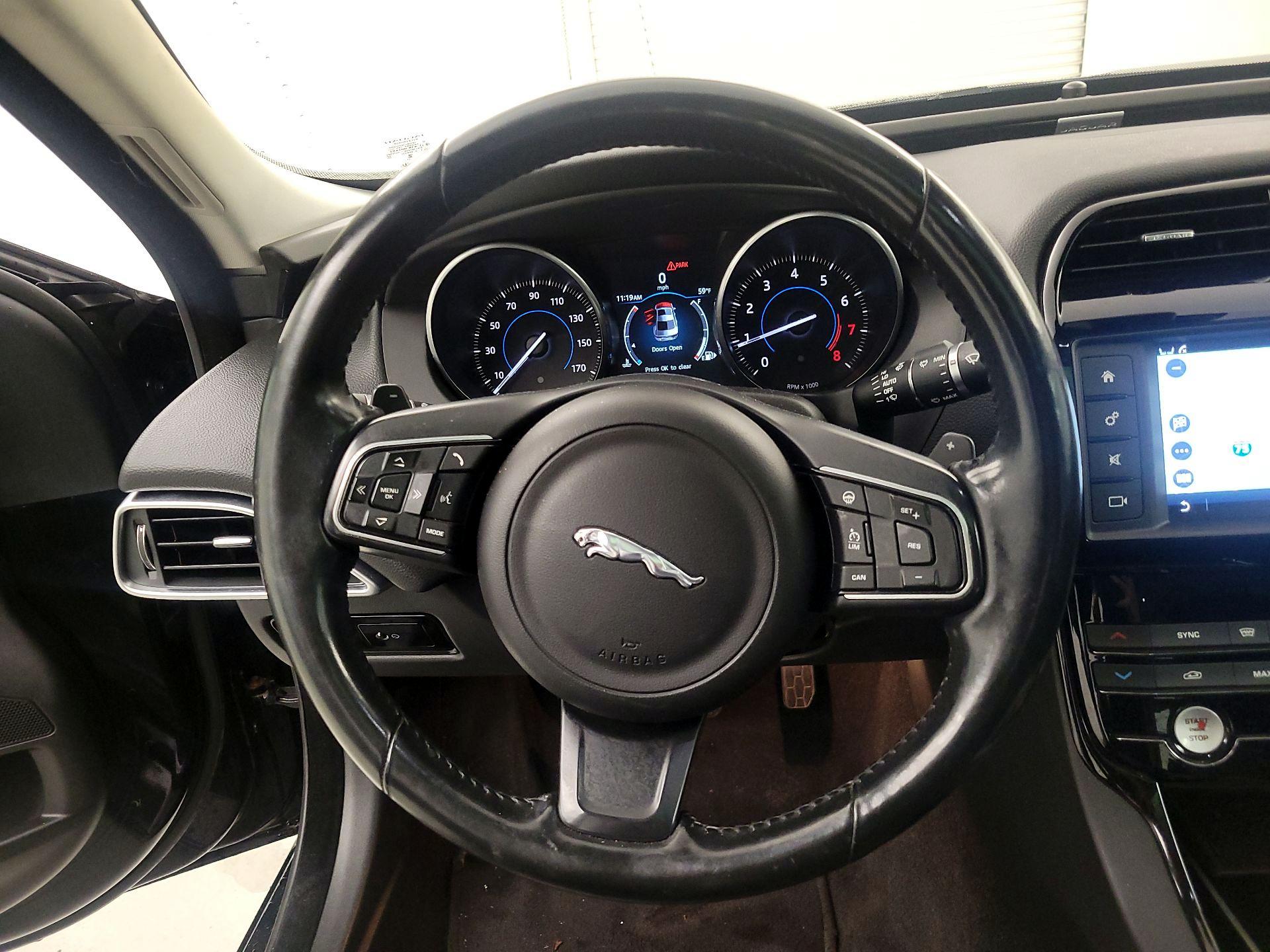 Thumbnail: 2017 Jaguar XE - 10