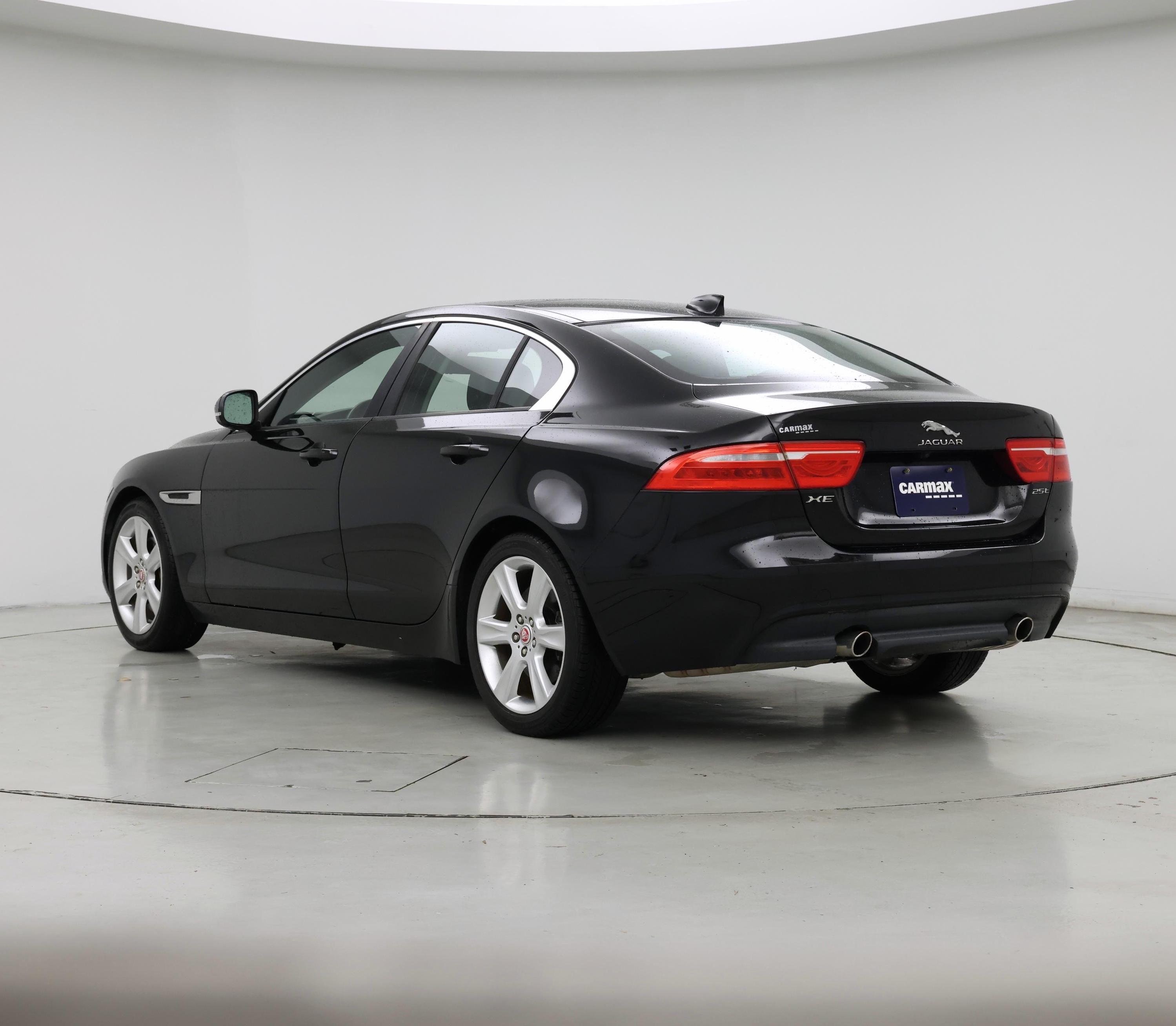 Thumbnail: 2017 Jaguar XE - 2
