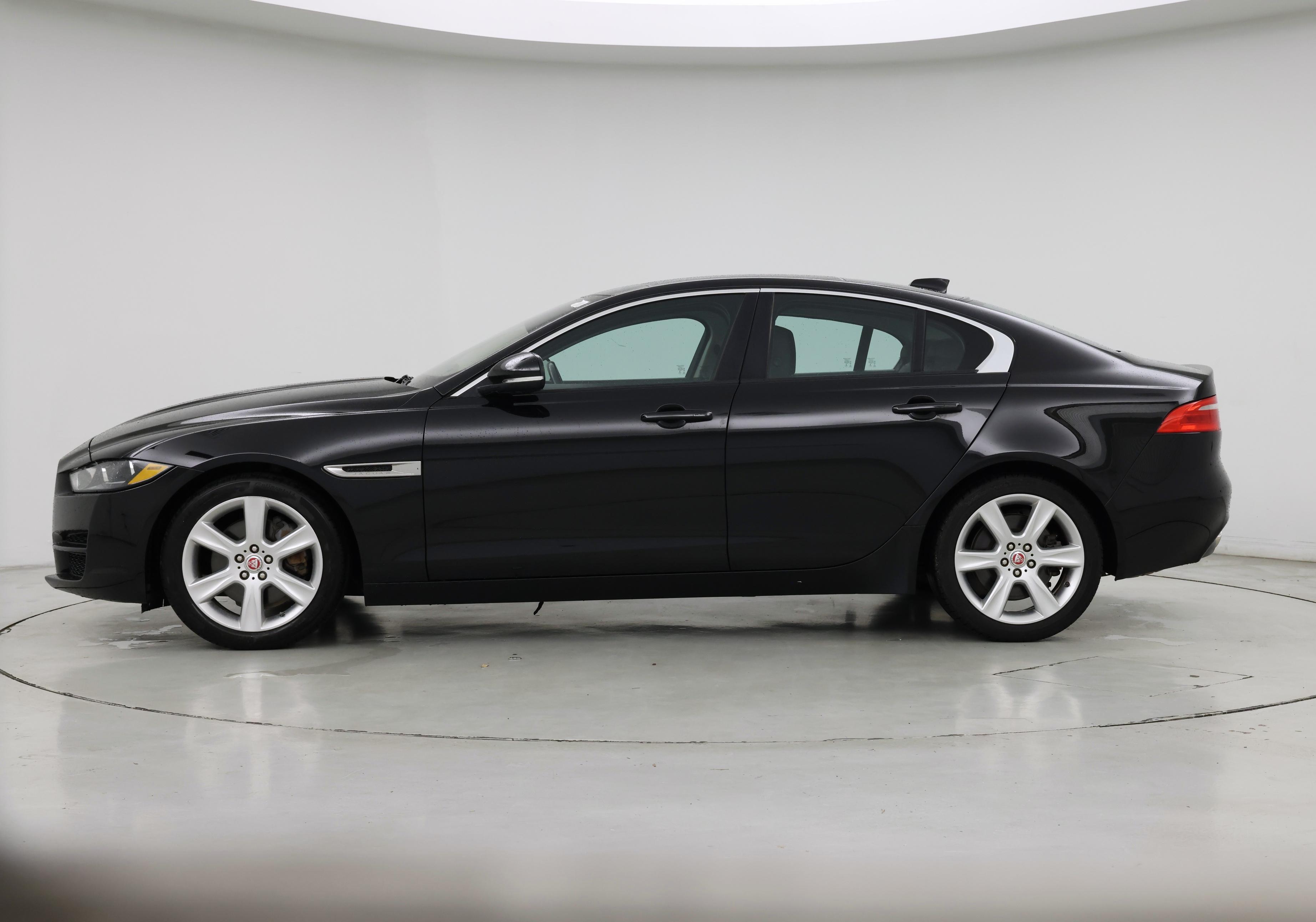 Thumbnail: 2017 Jaguar XE - 3