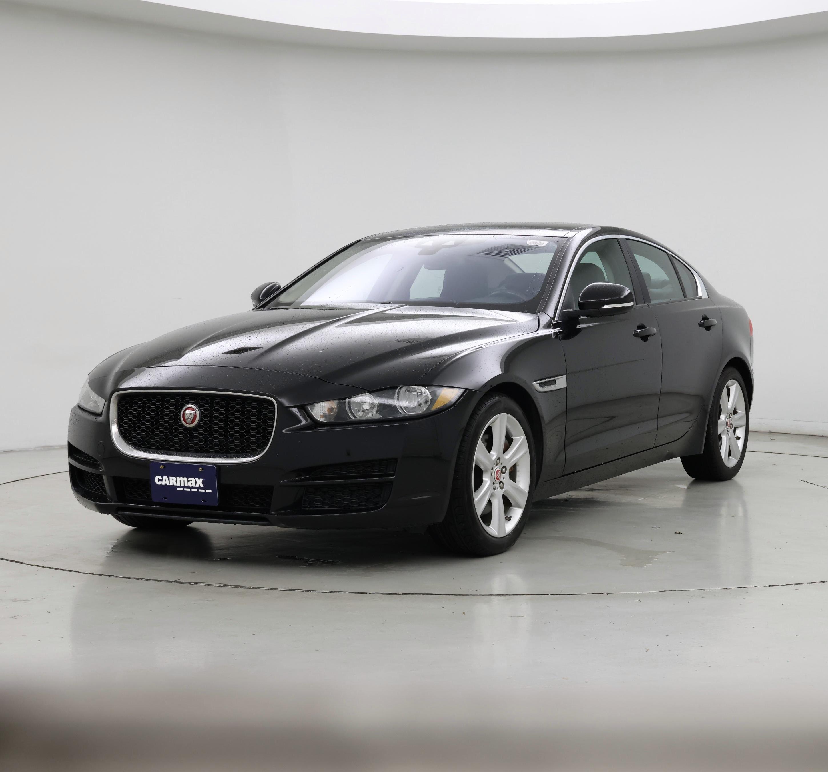 Thumbnail: 2017 Jaguar XE - 4