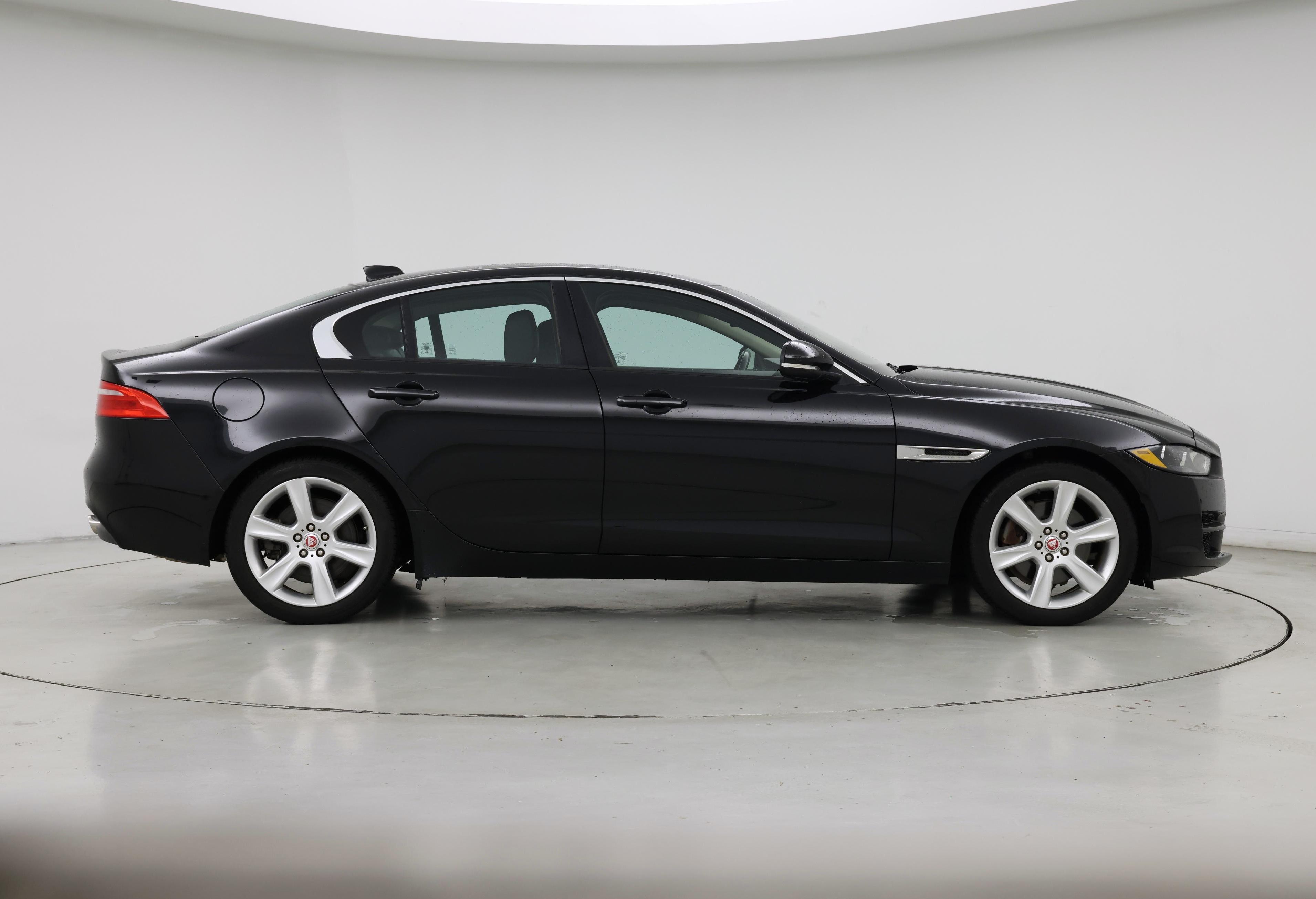 Thumbnail: 2017 Jaguar XE - 7