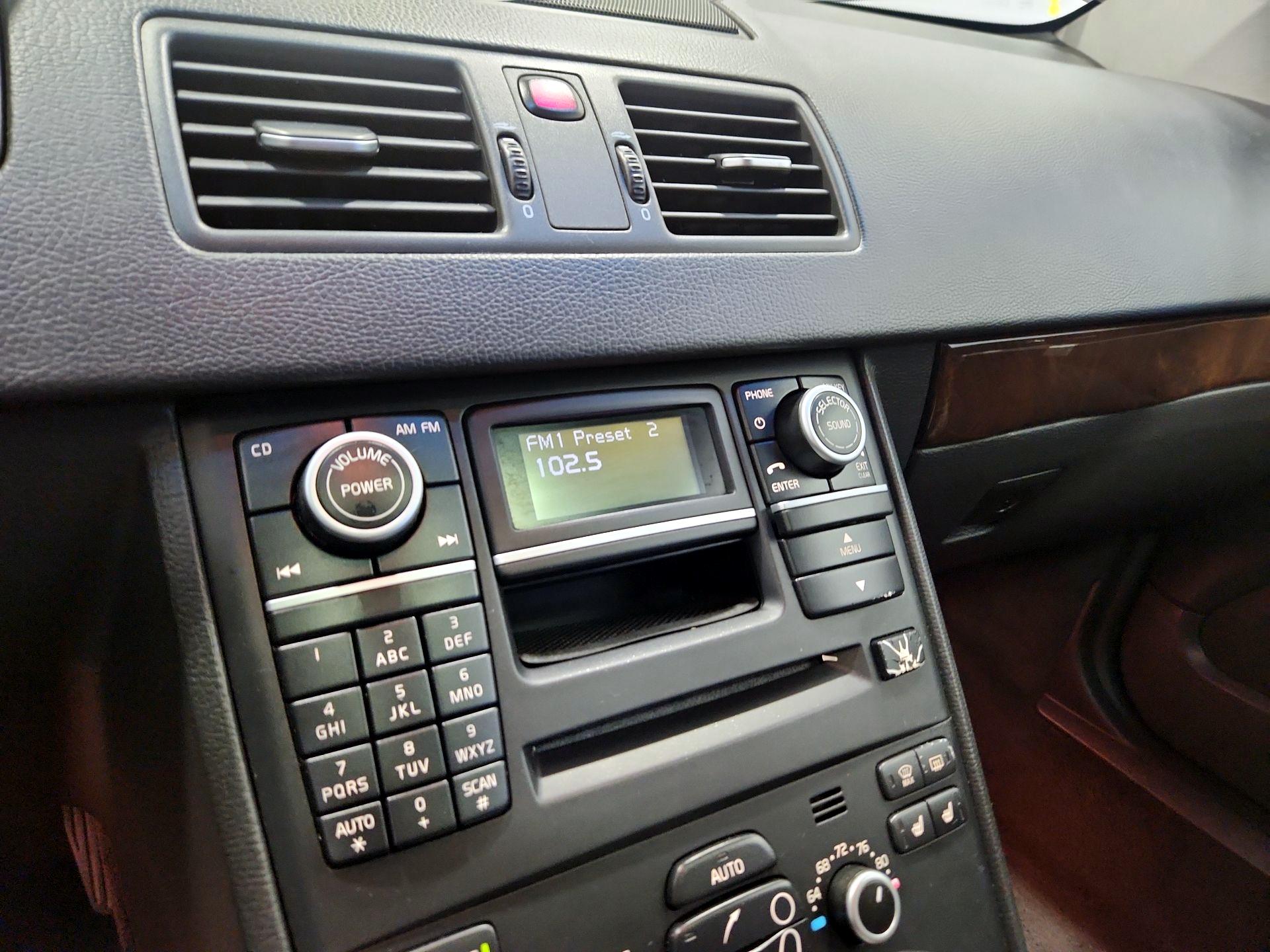 Thumbnail: 2014 Volvo XC90 - 14