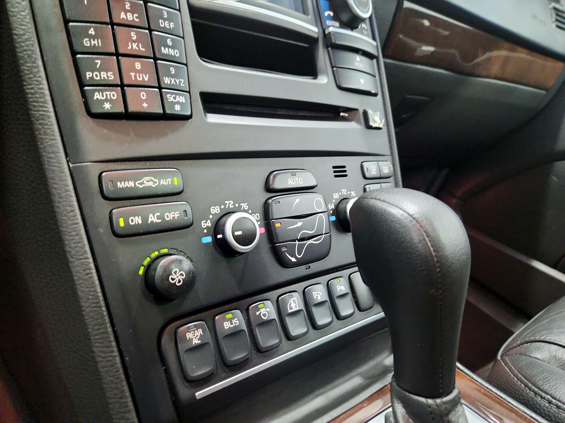 Thumbnail: 2014 Volvo XC90 - 15