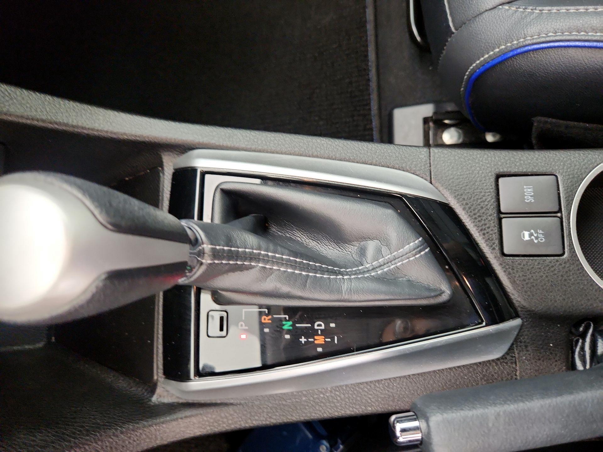 Thumbnail: 2018 Toyota Corolla - 16