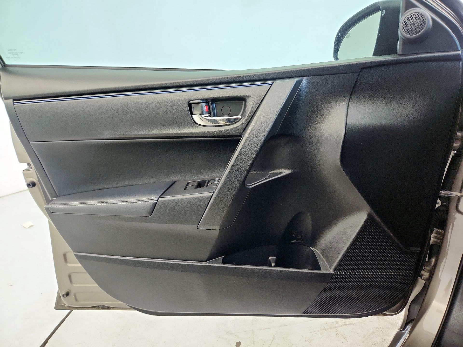 Thumbnail: 2018 Toyota Corolla - 18