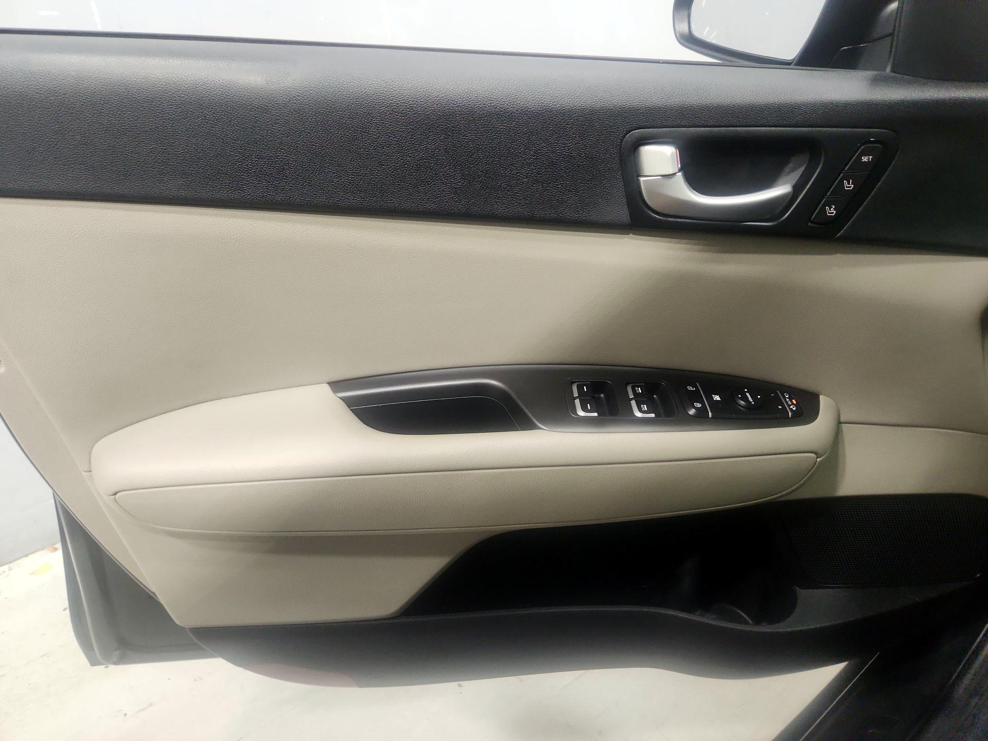 Thumbnail: 2016 Kia Optima - 12