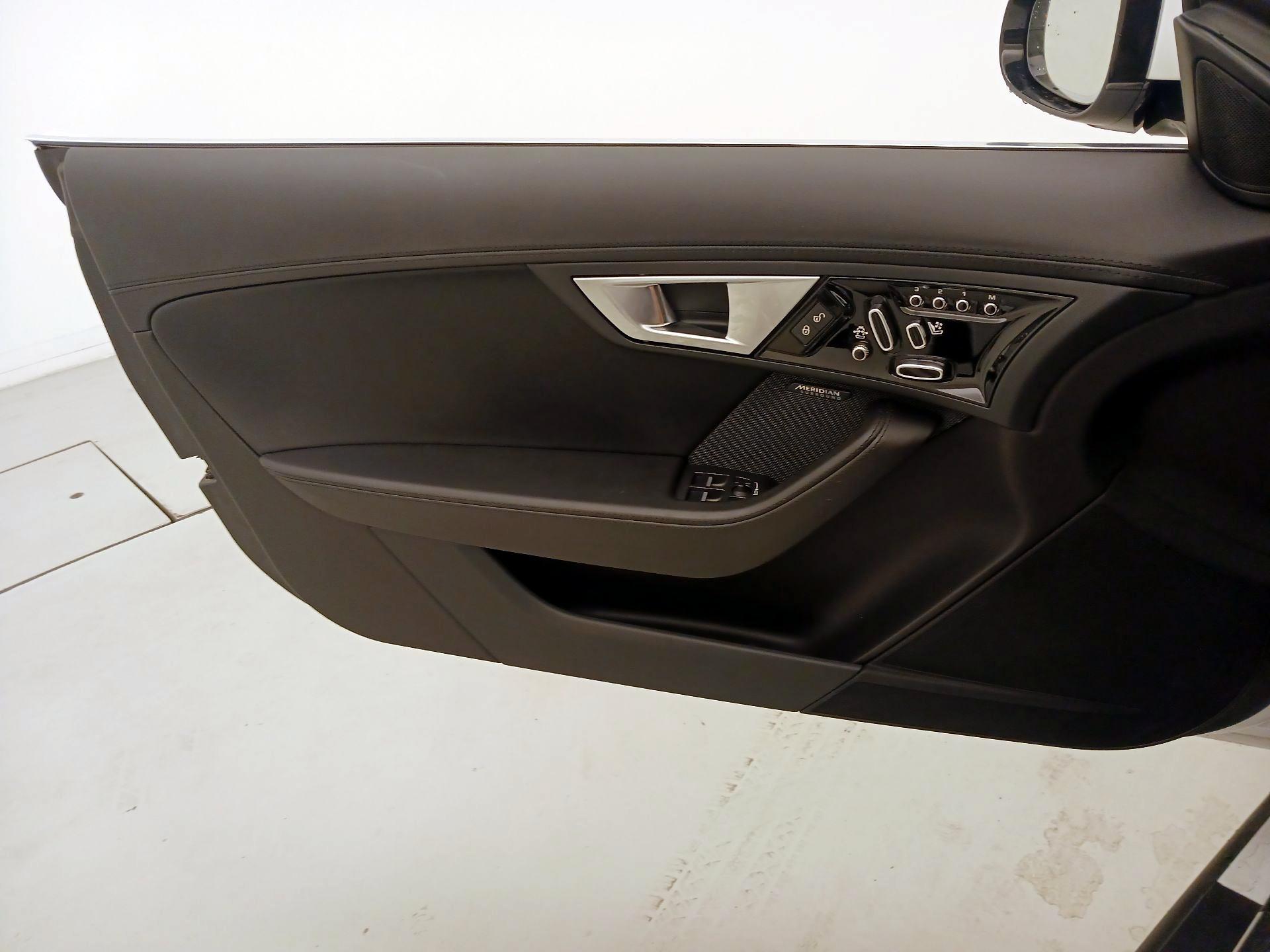 Thumbnail: 2016 Jaguar F-Type - 12