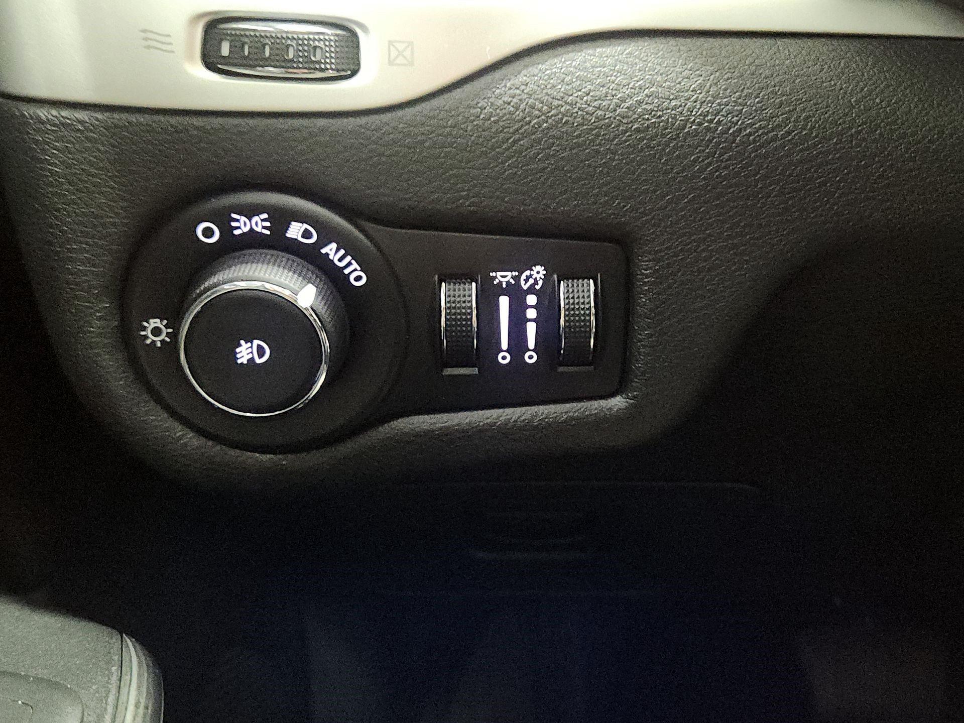 Thumbnail: 2015 Jeep Cherokee - 13