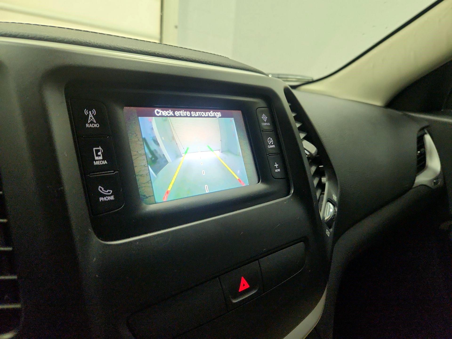 Thumbnail: 2015 Jeep Cherokee - 14