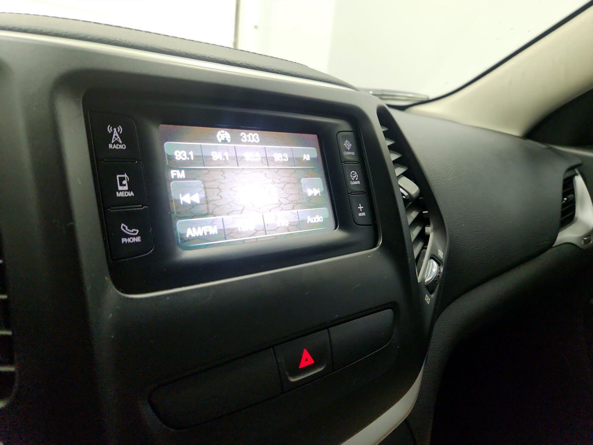 Thumbnail: 2015 Jeep Cherokee - 15