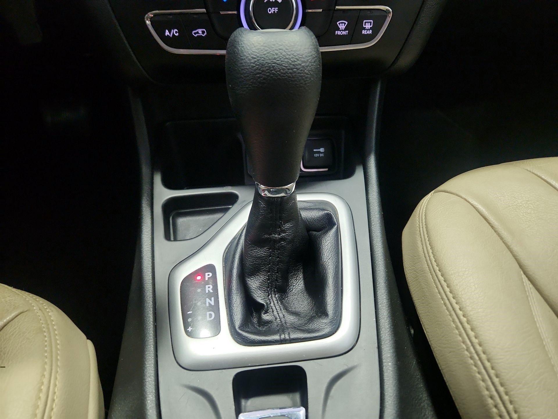 Thumbnail: 2015 Jeep Cherokee - 17