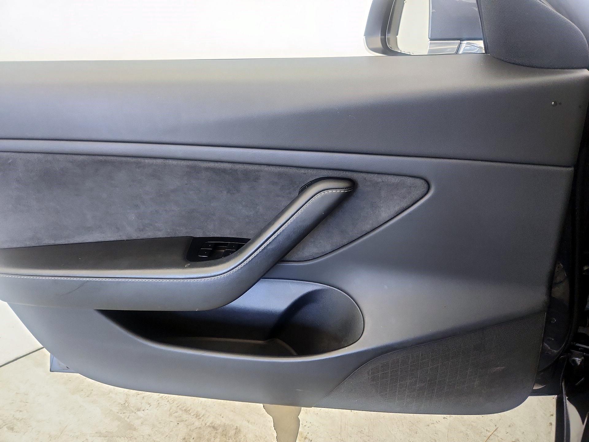 Thumbnail: 2020 Tesla Model 3 - 12