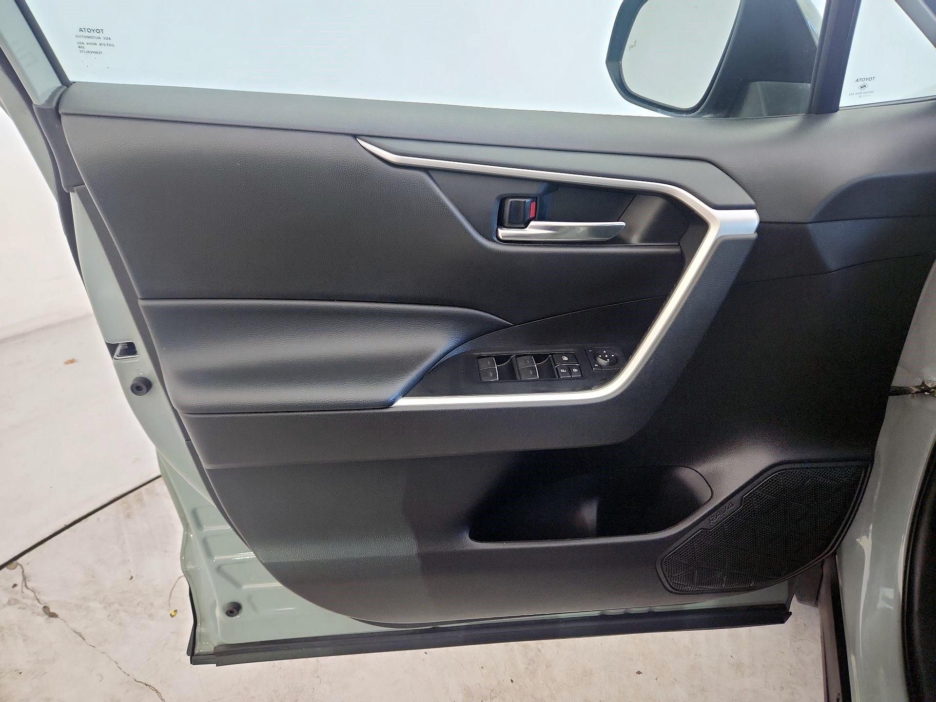 Thumbnail: 2022 Toyota RAV4 - 12