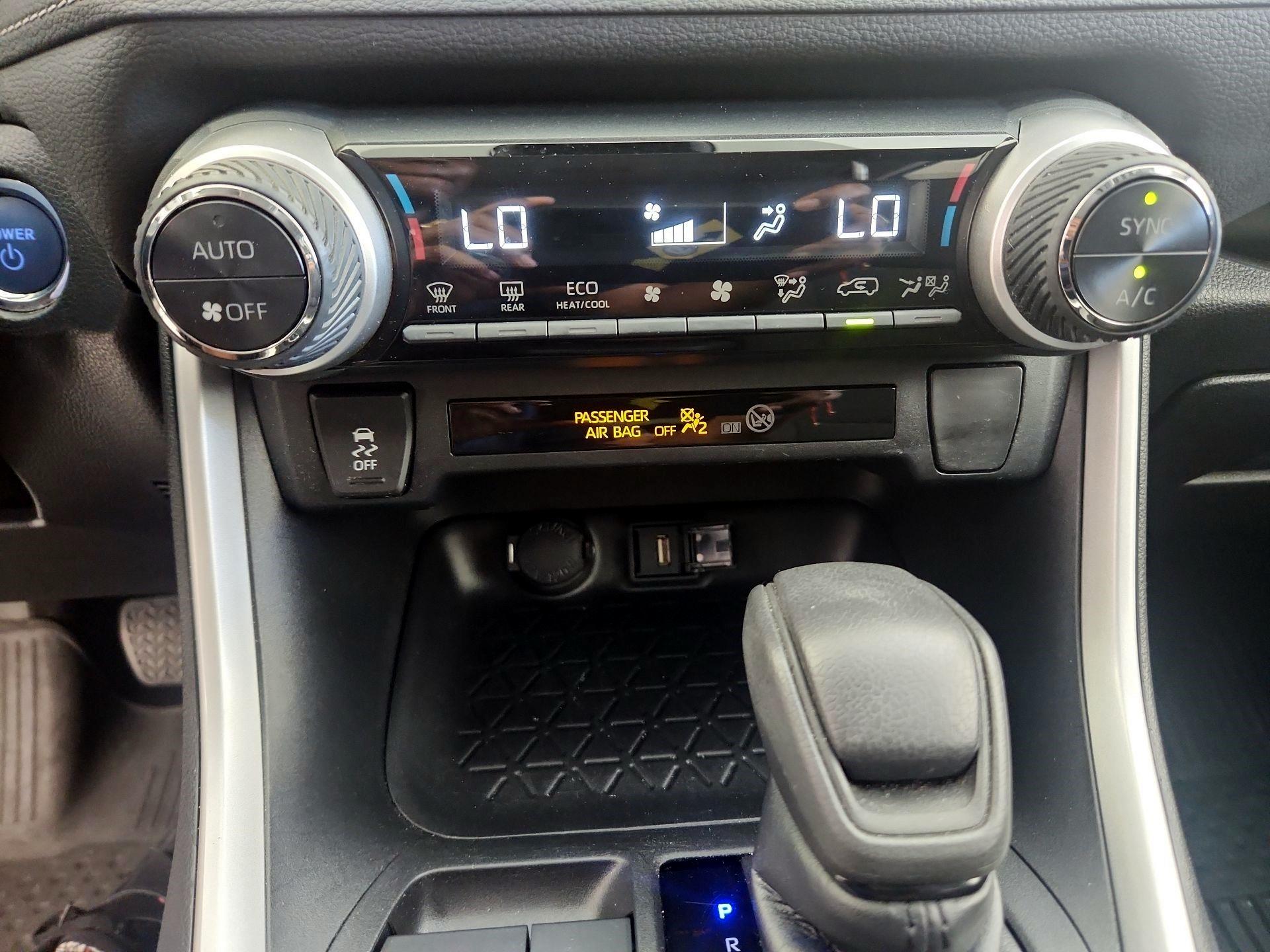 Thumbnail: 2022 Toyota RAV4 - 16