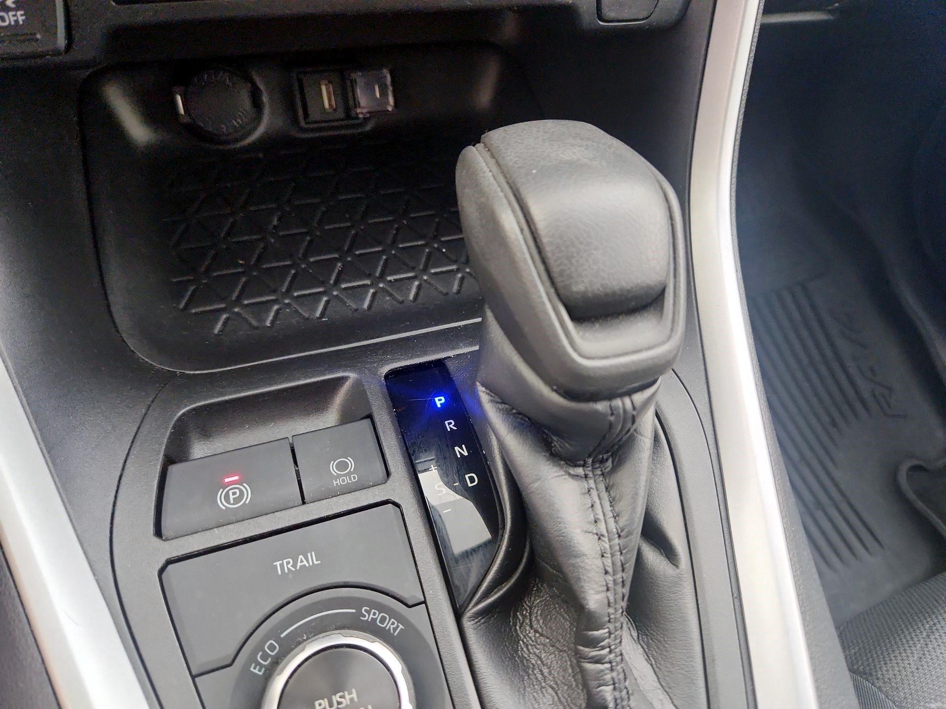 Thumbnail: 2022 Toyota RAV4 - 17