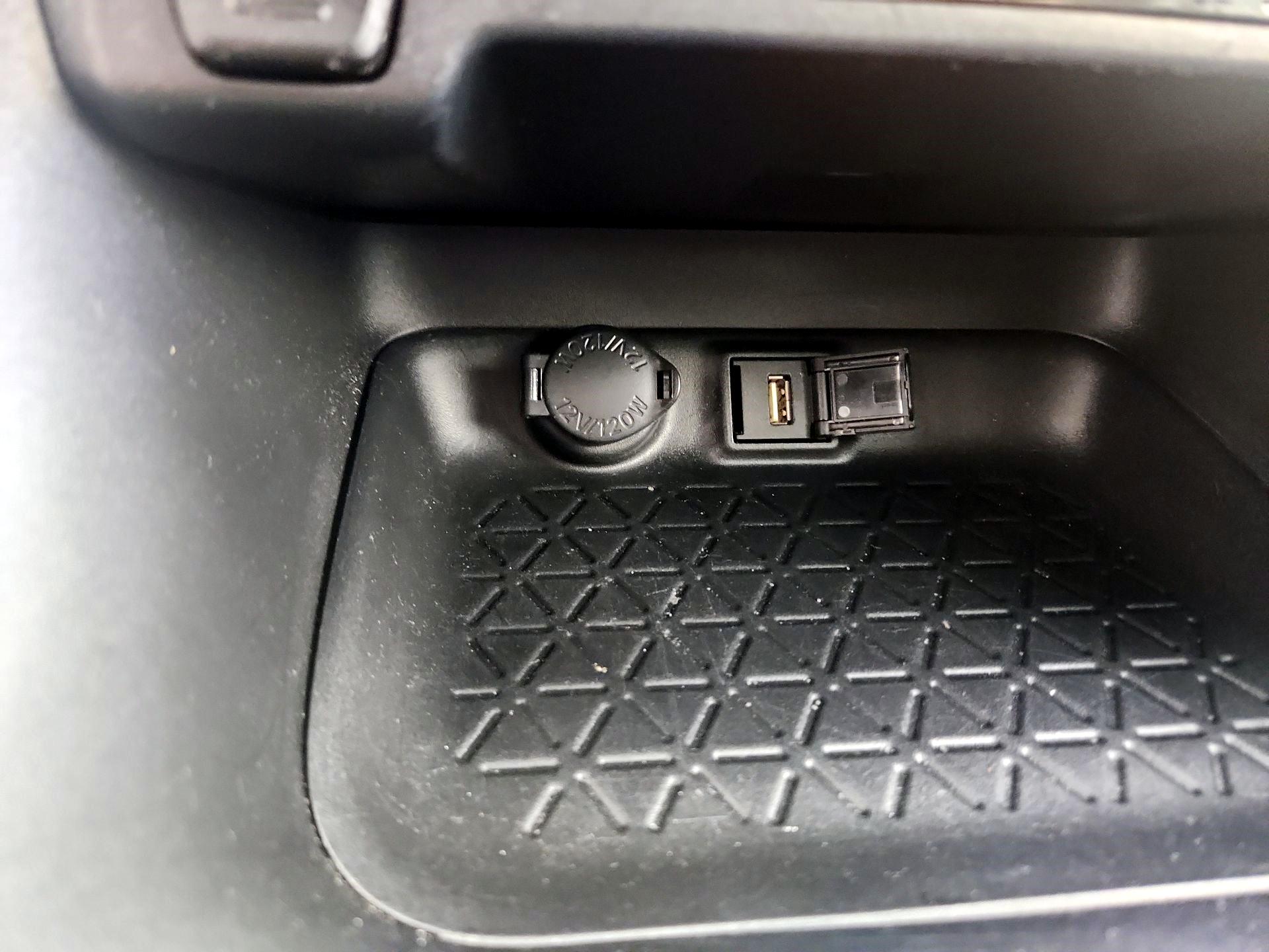 Thumbnail: 2022 Toyota RAV4 - 18