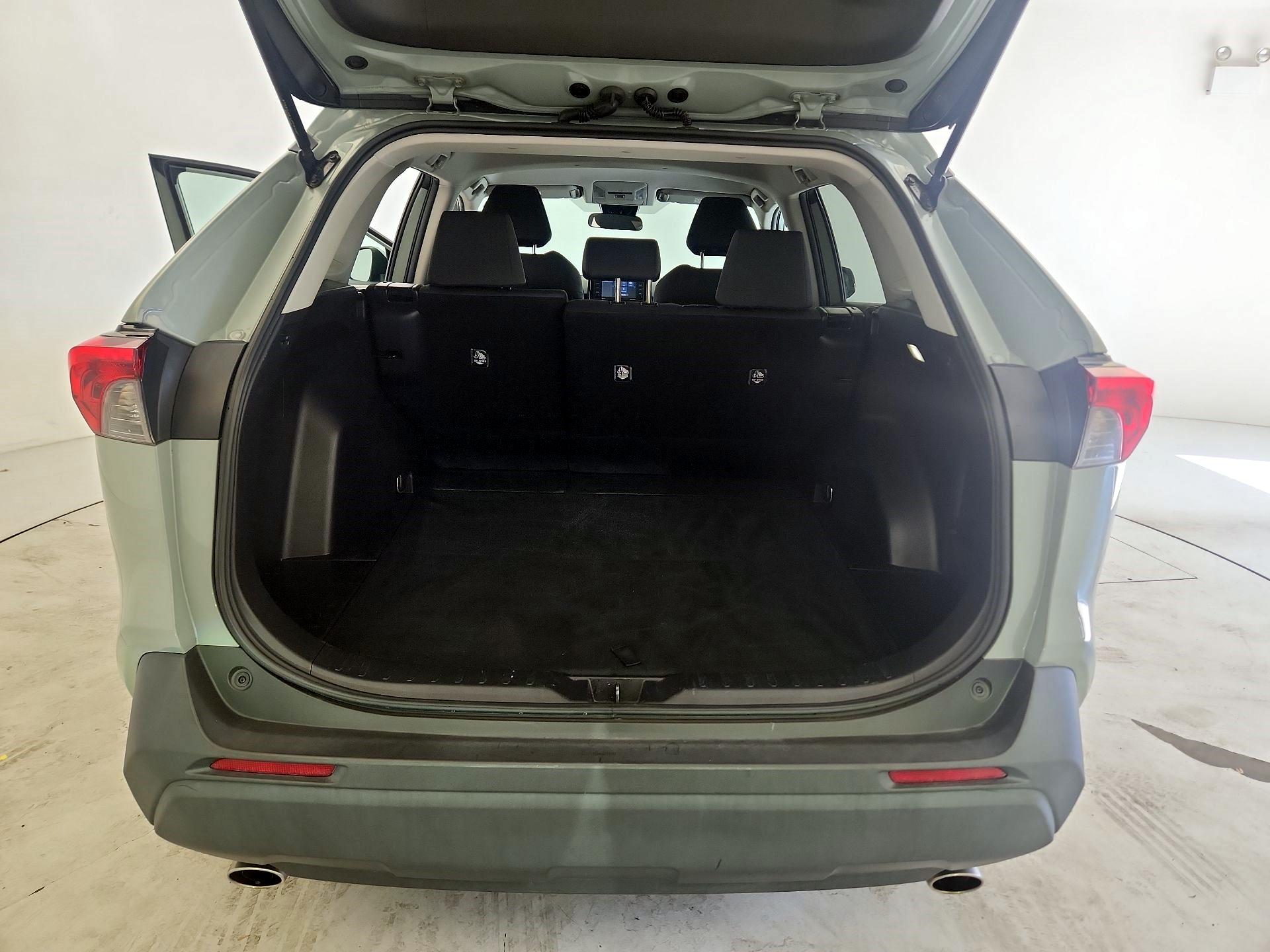 Thumbnail: 2022 Toyota RAV4 - 20