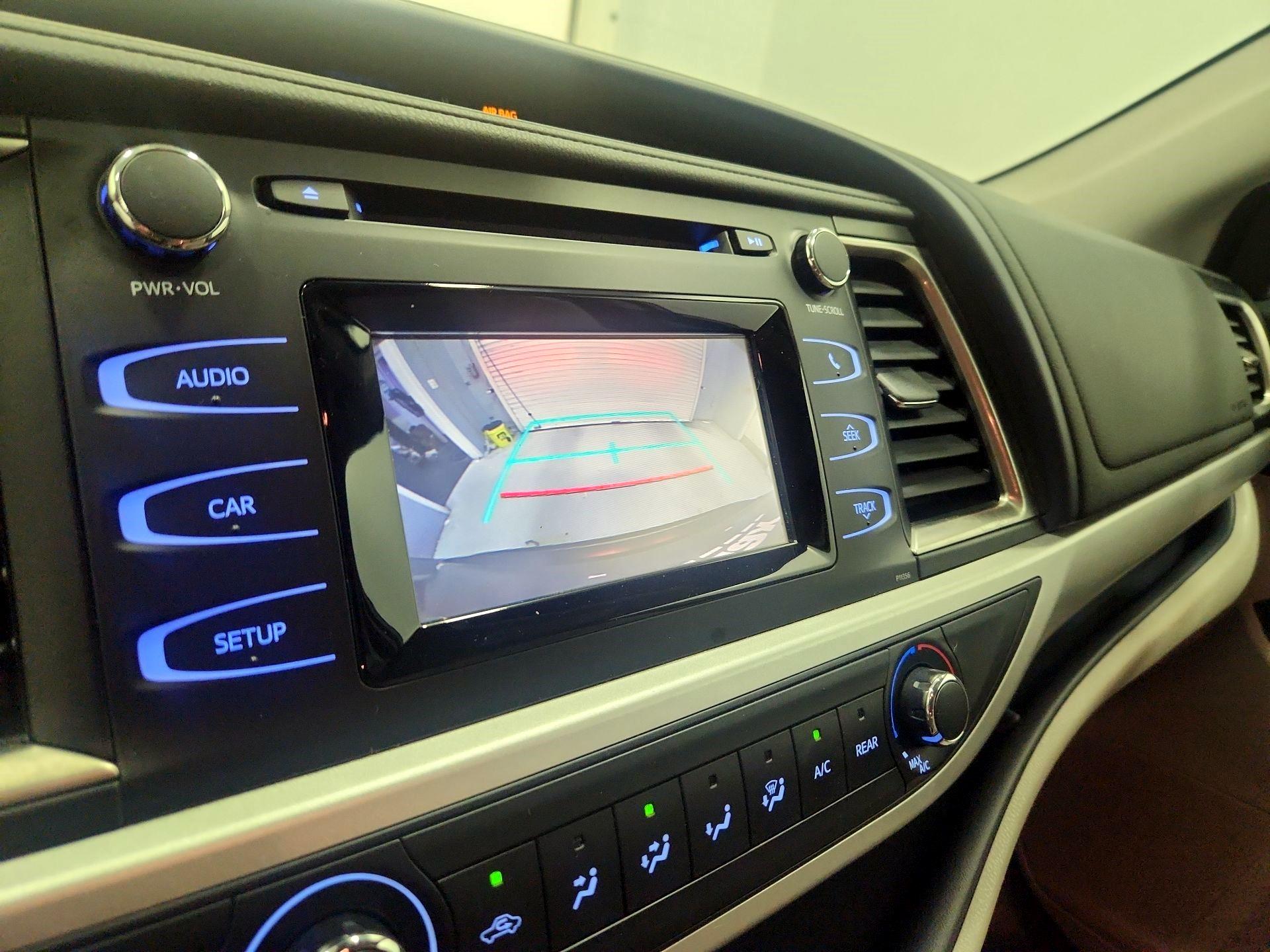 Thumbnail: 2018 Toyota Highlander - 14