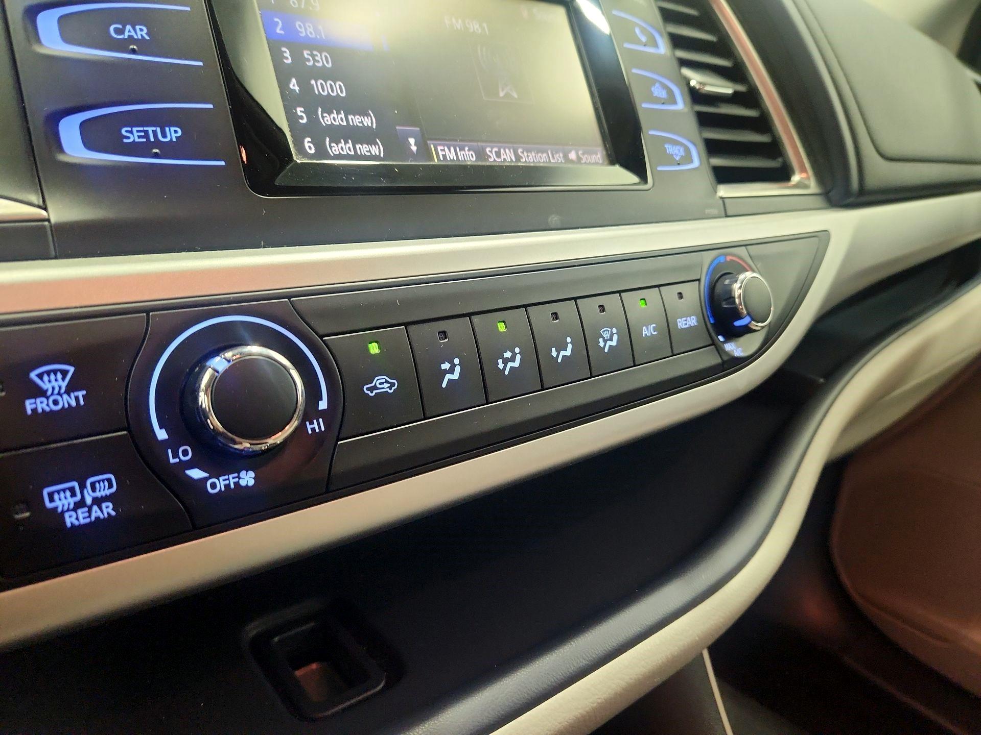 Thumbnail: 2018 Toyota Highlander - 16