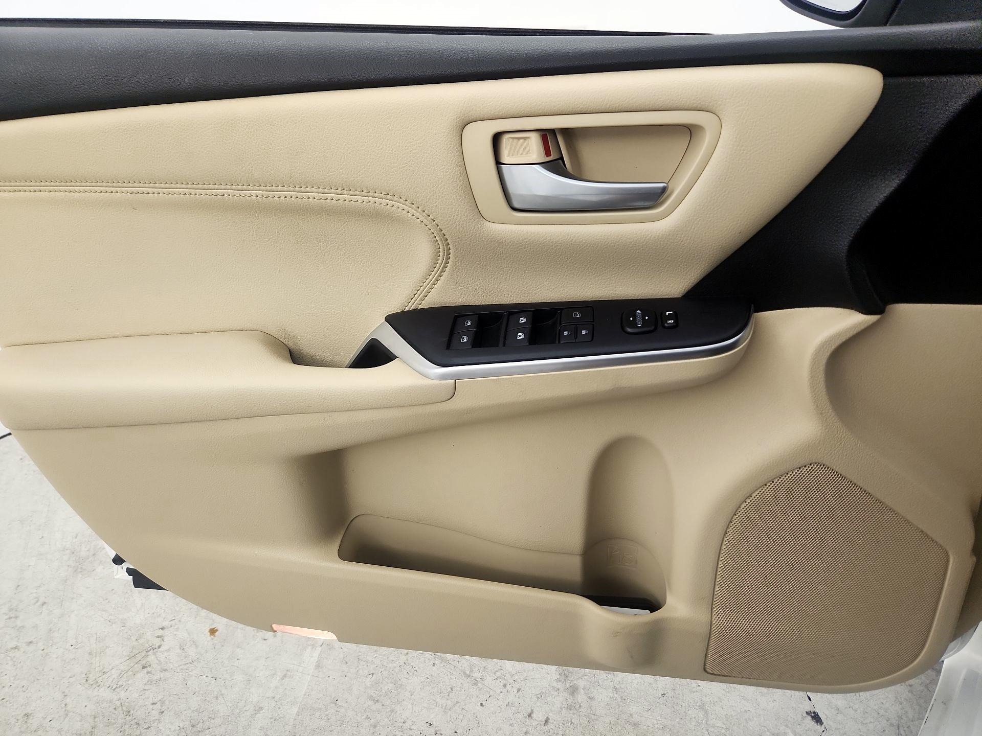 Thumbnail: 2017 Toyota Camry - 12