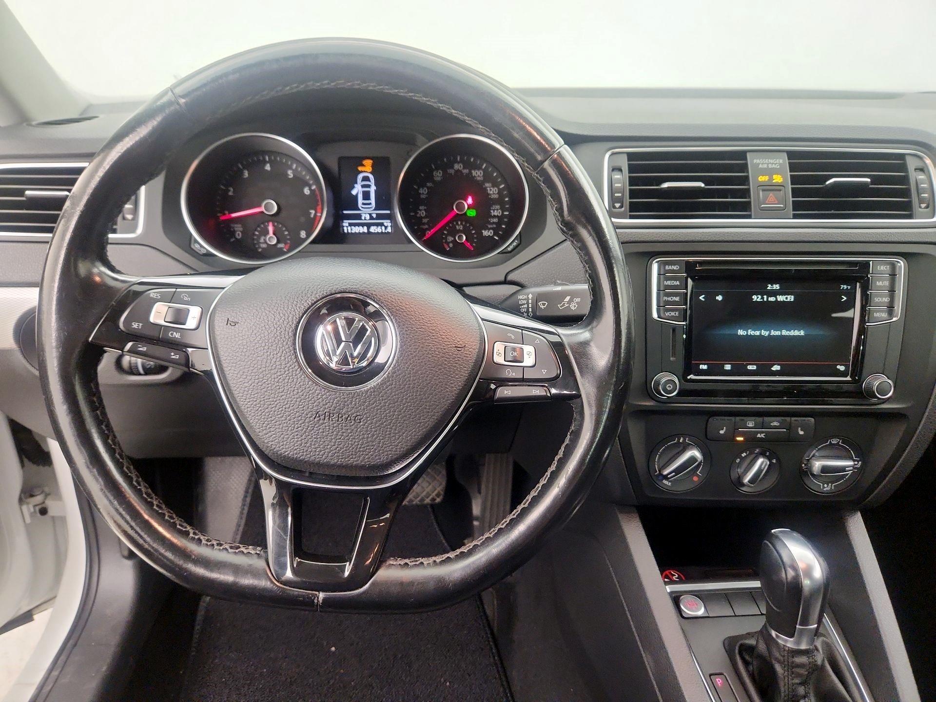 Thumbnail: 2017 Volkswagen Jetta - 9